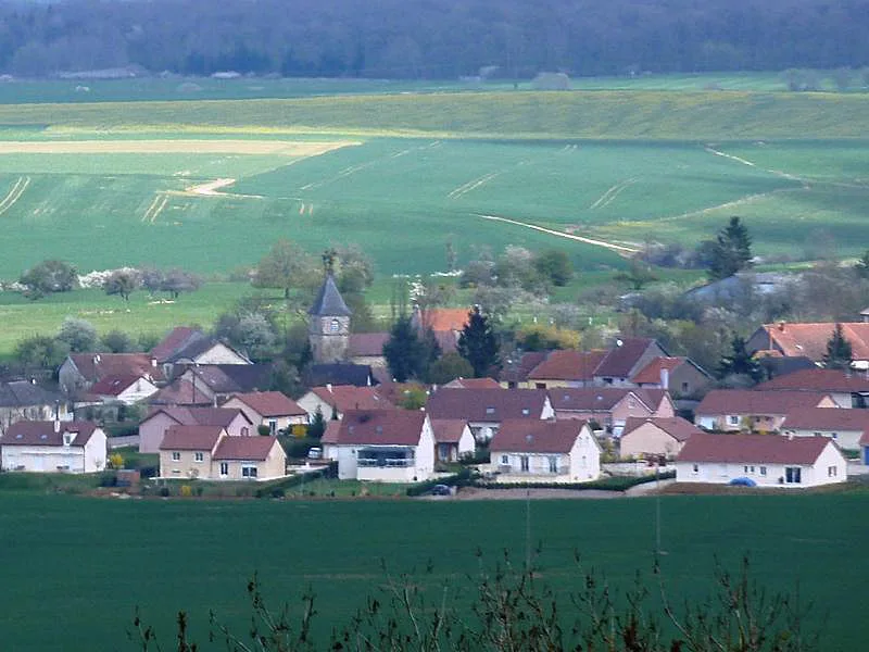 Lac de Charmes à Bannes — À 3,4 km du lac