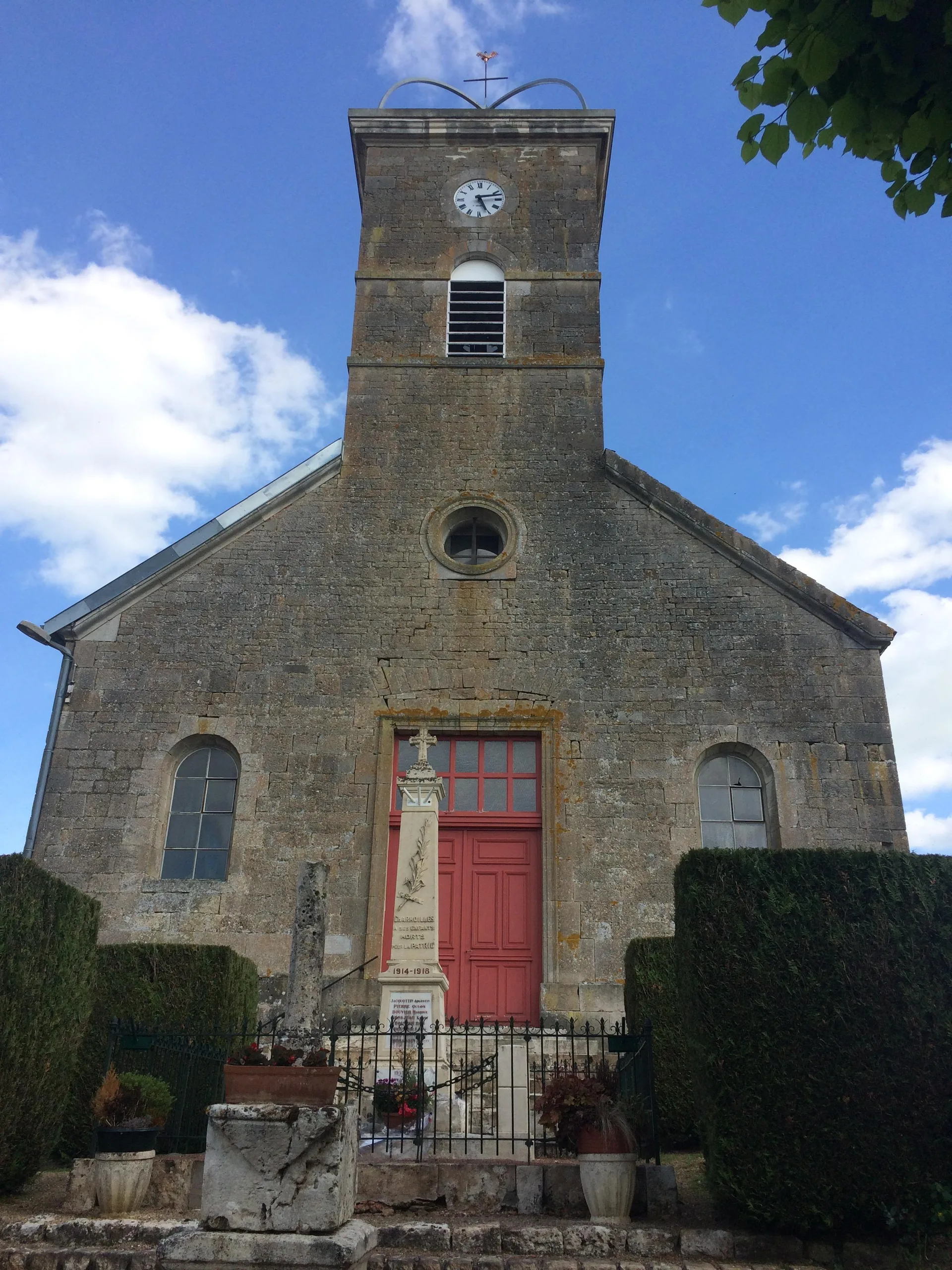 Lac de Charmes à Bannes — À 4,0 km du lac