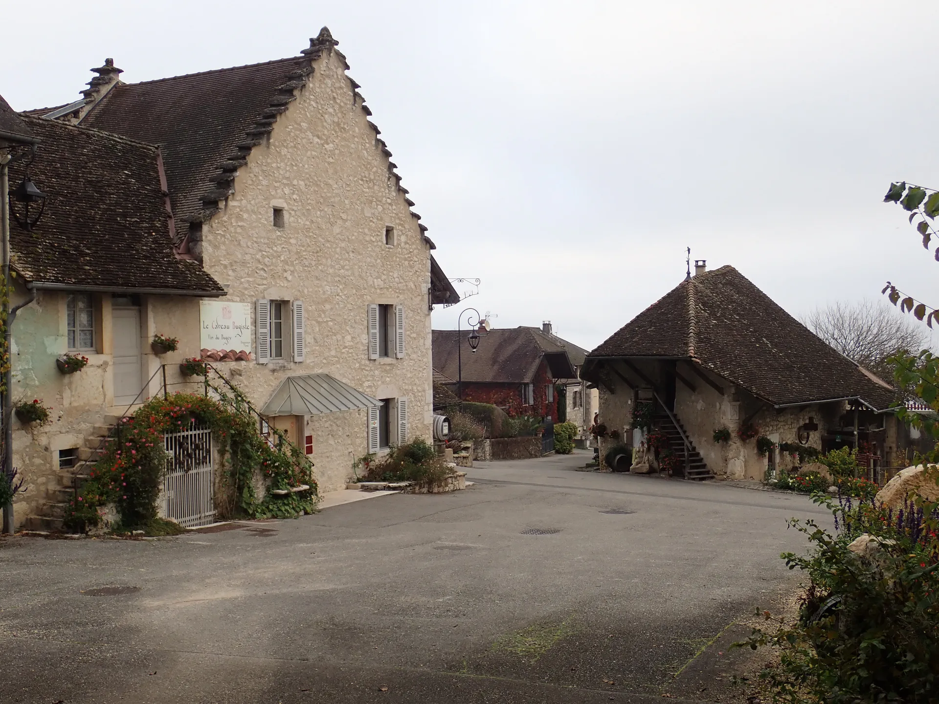Lac de Chavoley à Ceyzérieu — À 2,4 km du lac