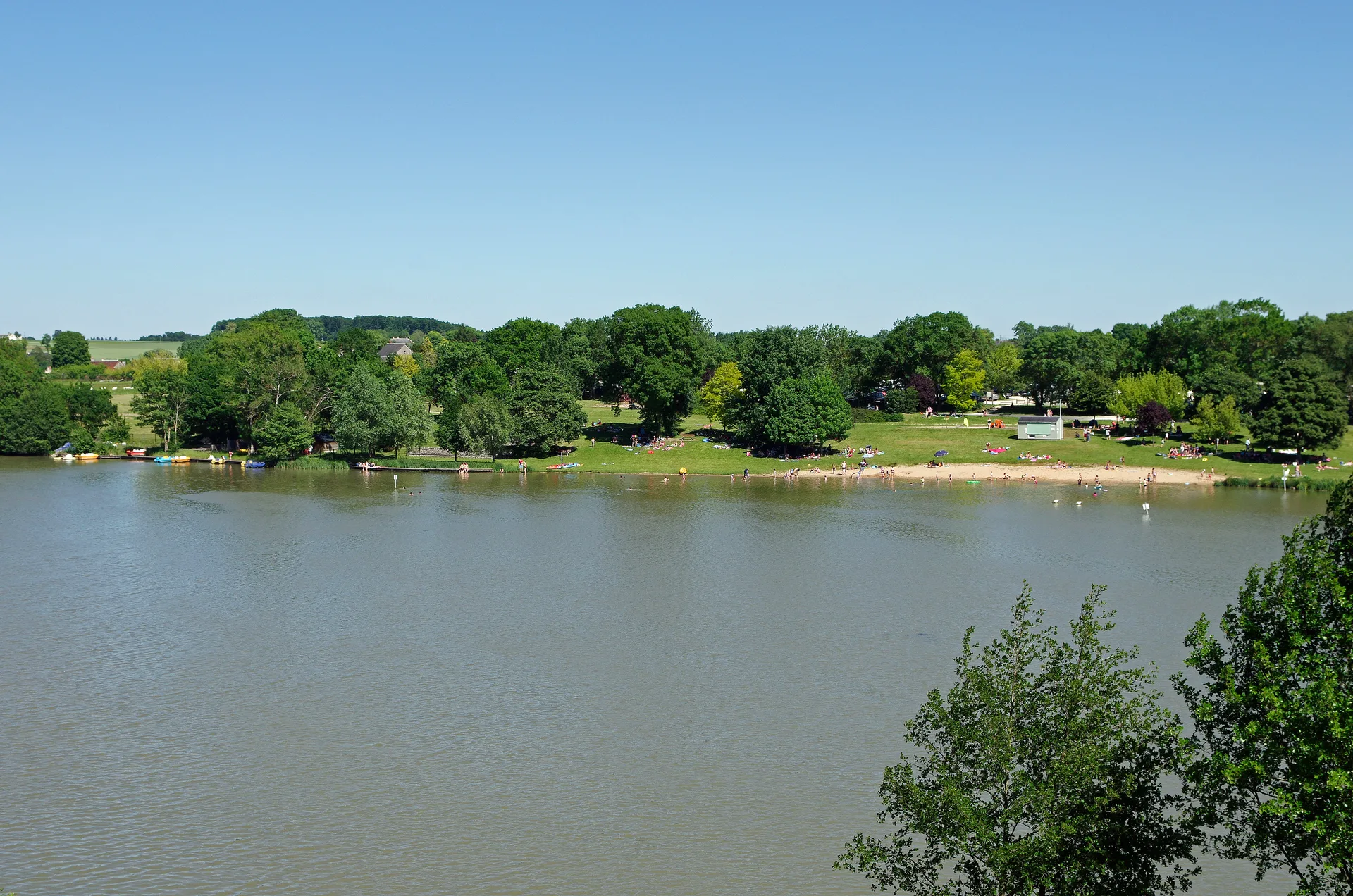 Lac de Chemille à Chemillé-sur-Indrois — Sur le lac