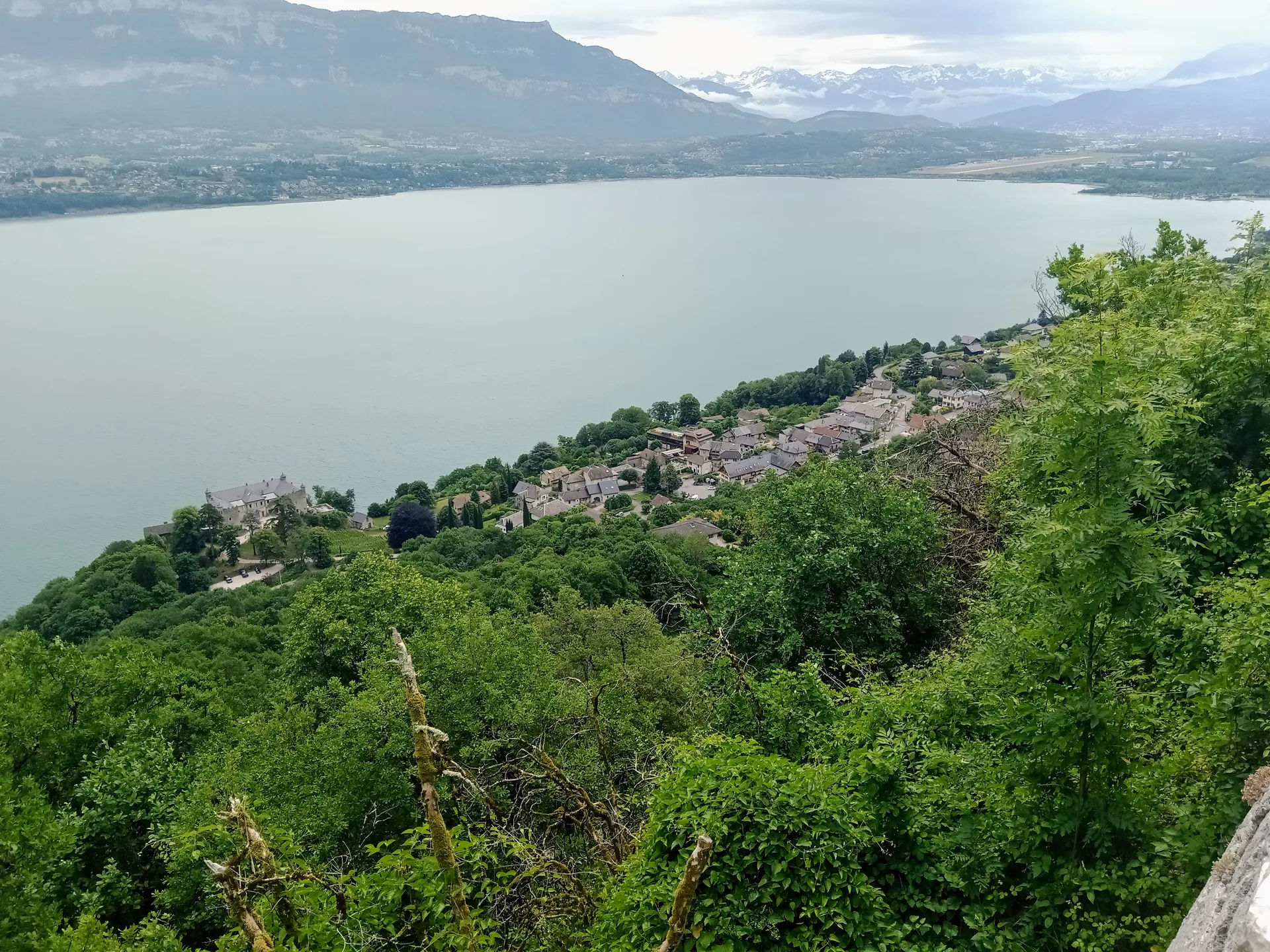 Lac de Chevelu à Saint-Jean-de-Chevelu — À 2,3 km du lac