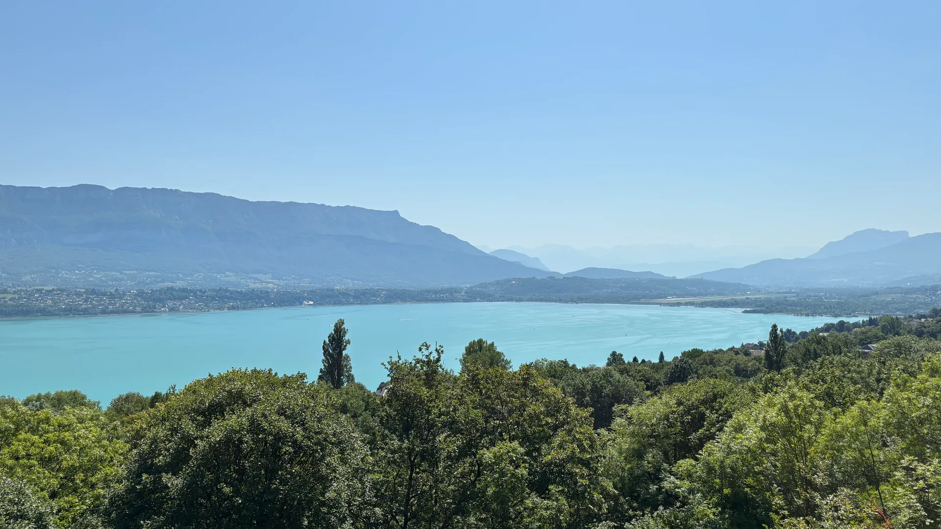 Lac de Chevelu à Saint-Jean-de-Chevelu — À 2,4 km du lac