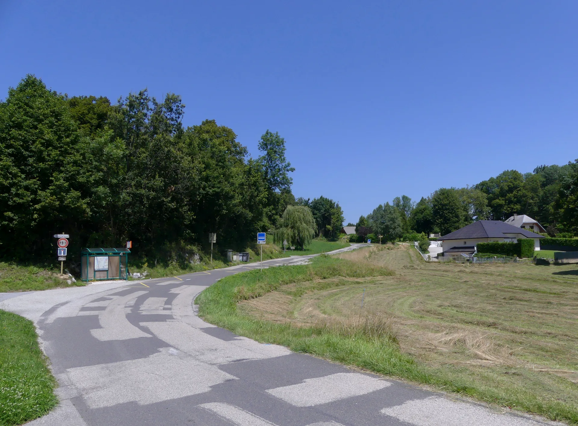 Lac de Chevelu à Saint-Jean-de-Chevelu — À 2,2 km du lac