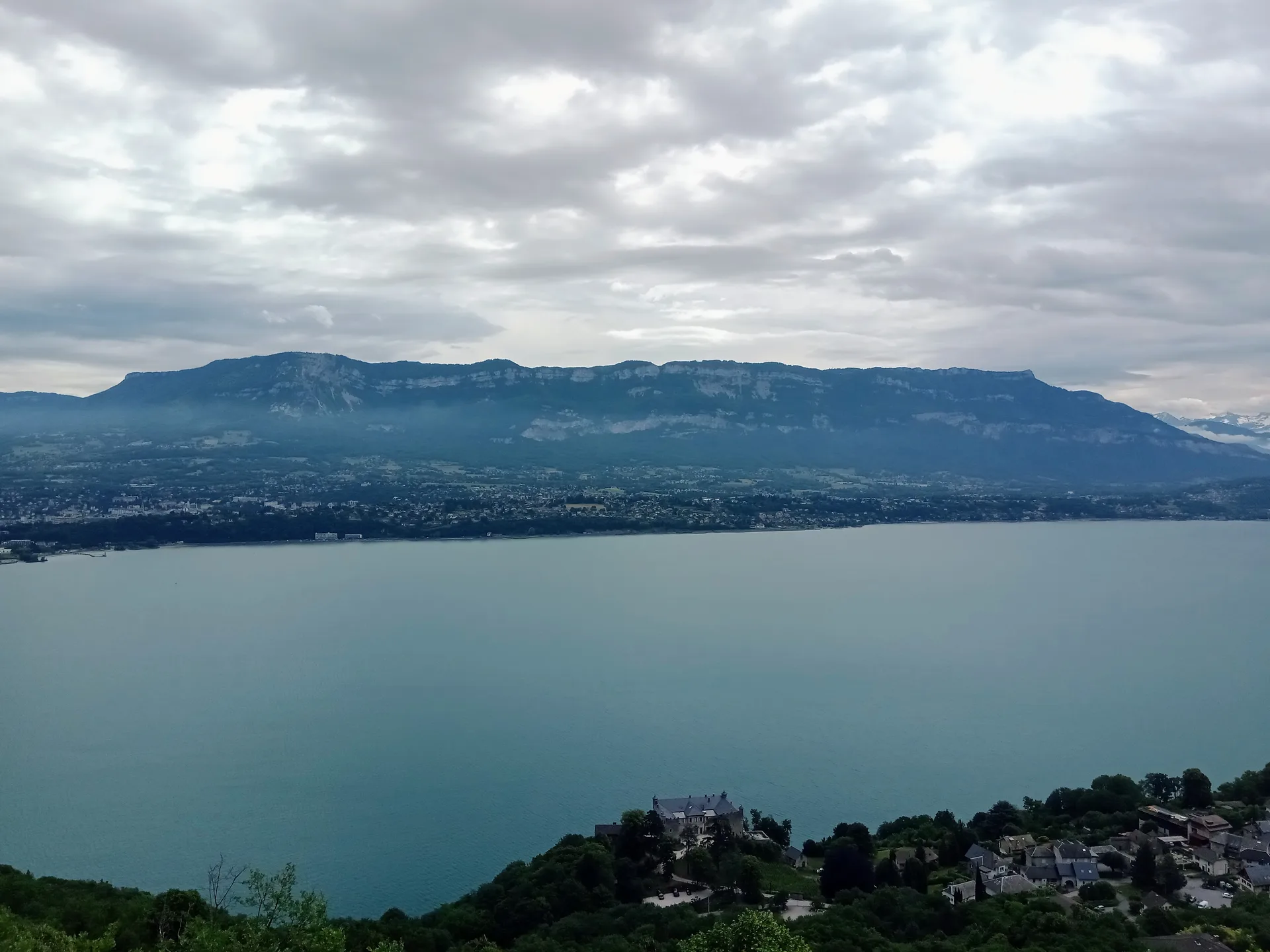 Lac de Chevelu à Saint-Jean-de-Chevelu — À 2,3 km du lac