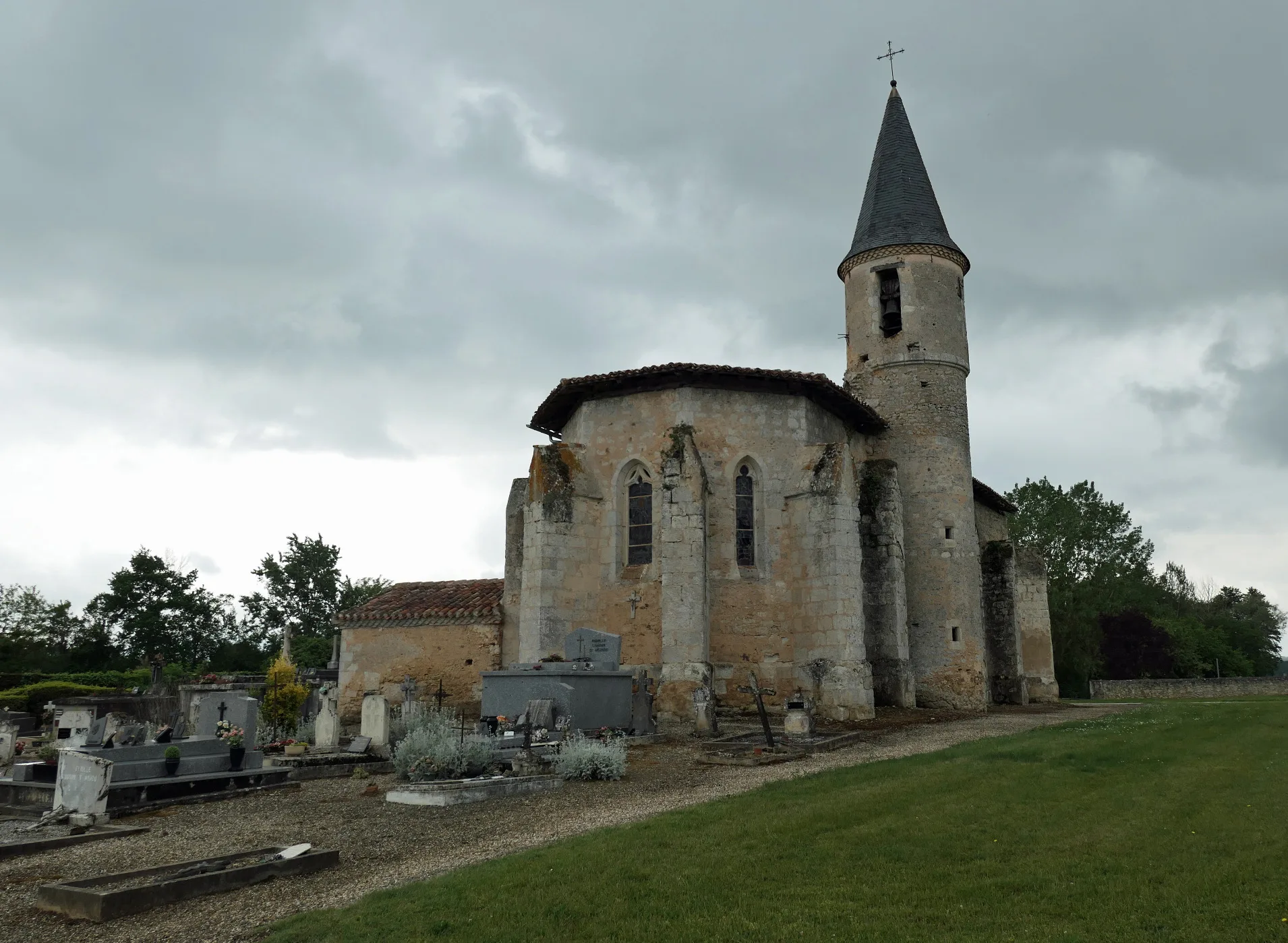 Lac de Coucut à Castelnau d'Auzan Labarrère — À 2,0 km du lac