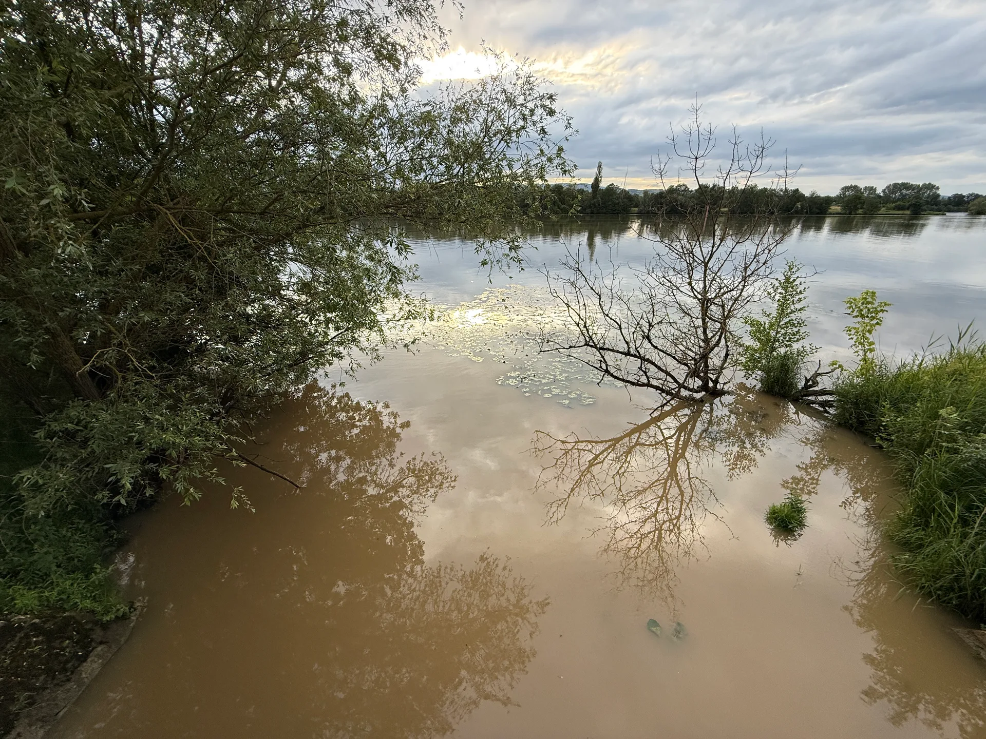 Lac de Creche-sur-Saone à Crêches-sur-Saône — À 820 m du lac