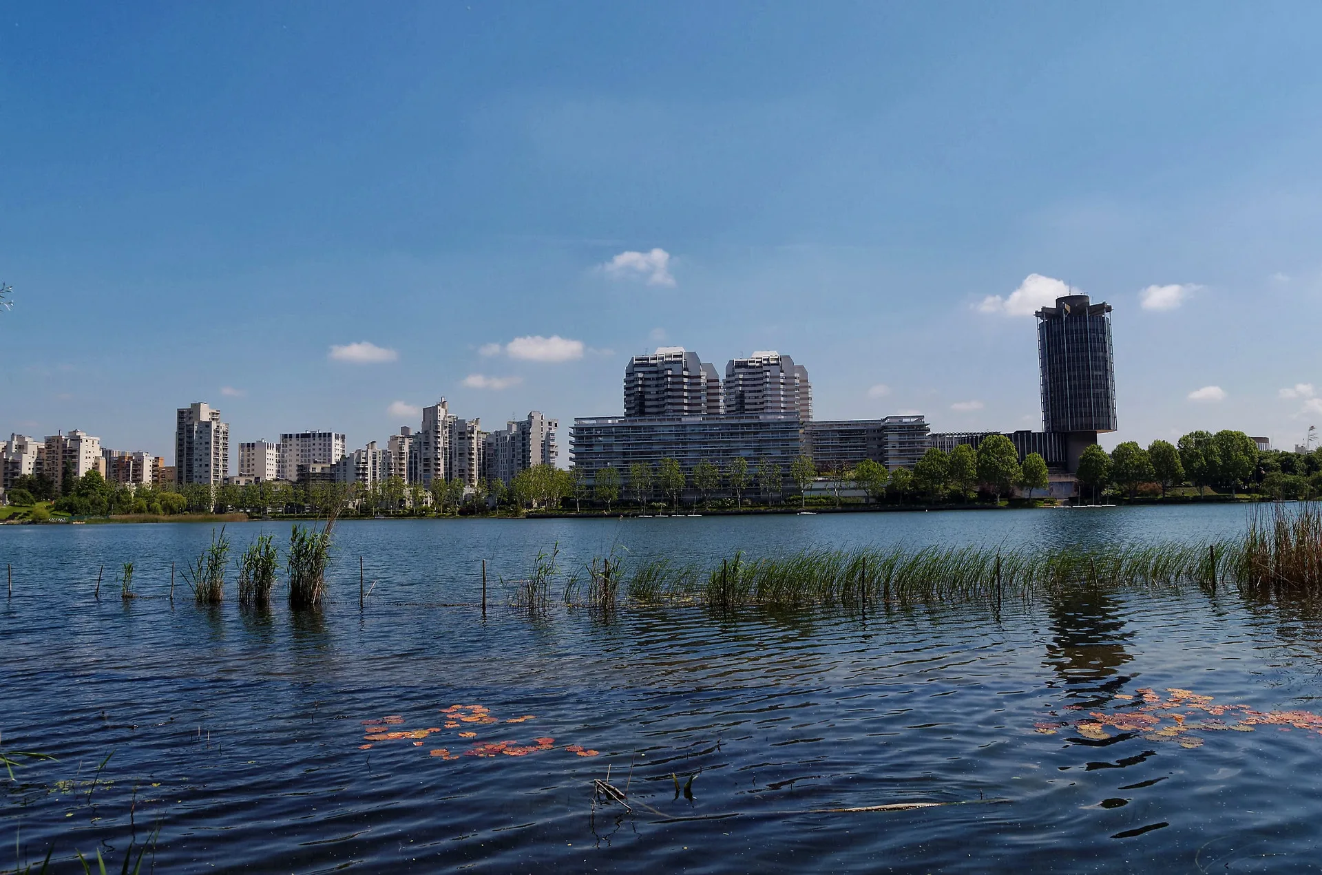 Lac de Créteil à Créteil — À 321 m du lac