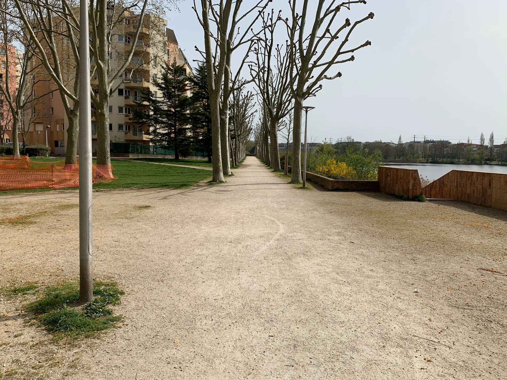 Lac de Créteil à Créteil — À 433 m du lac