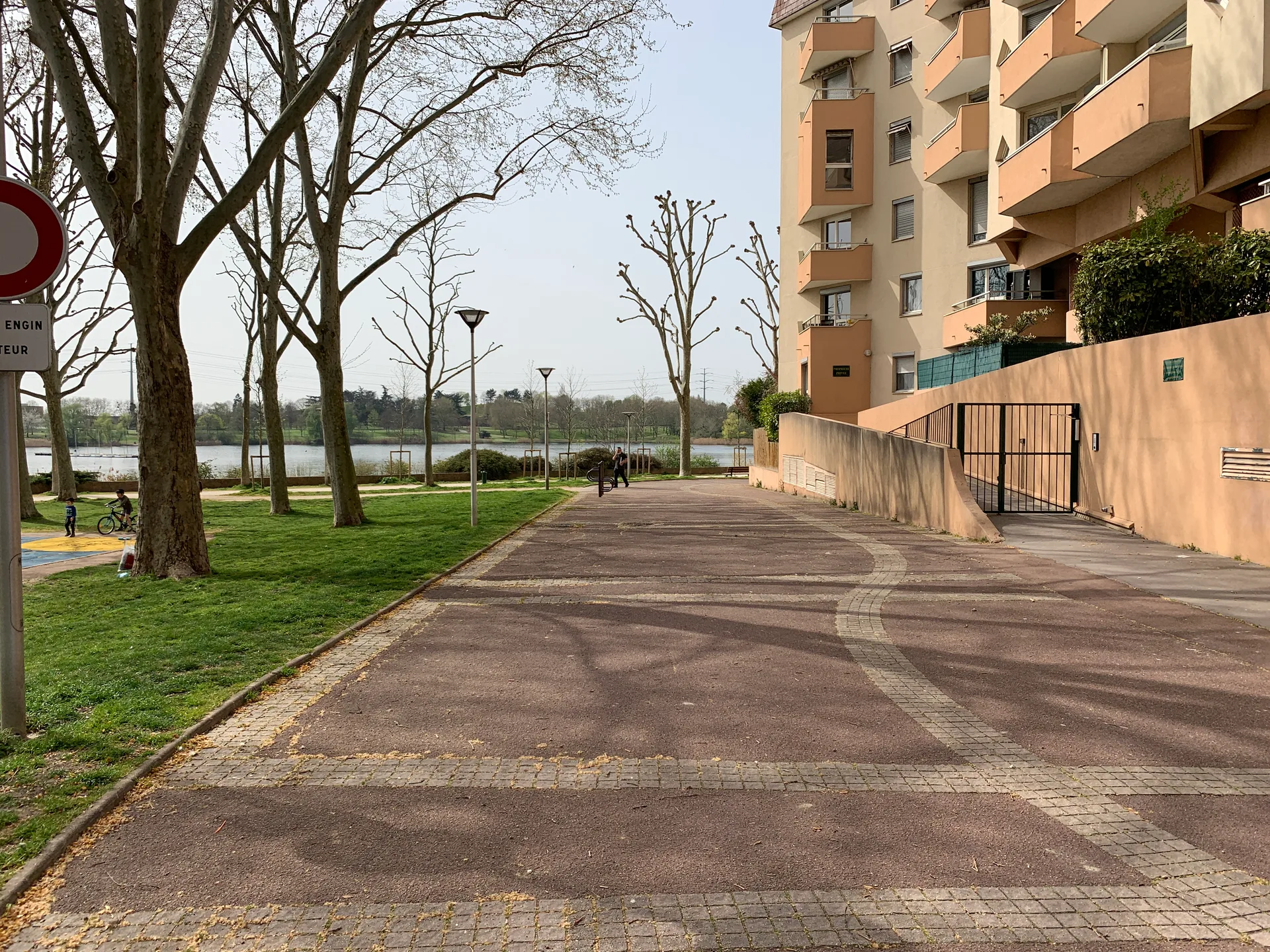 Lac de Créteil à Créteil — À 465 m du lac