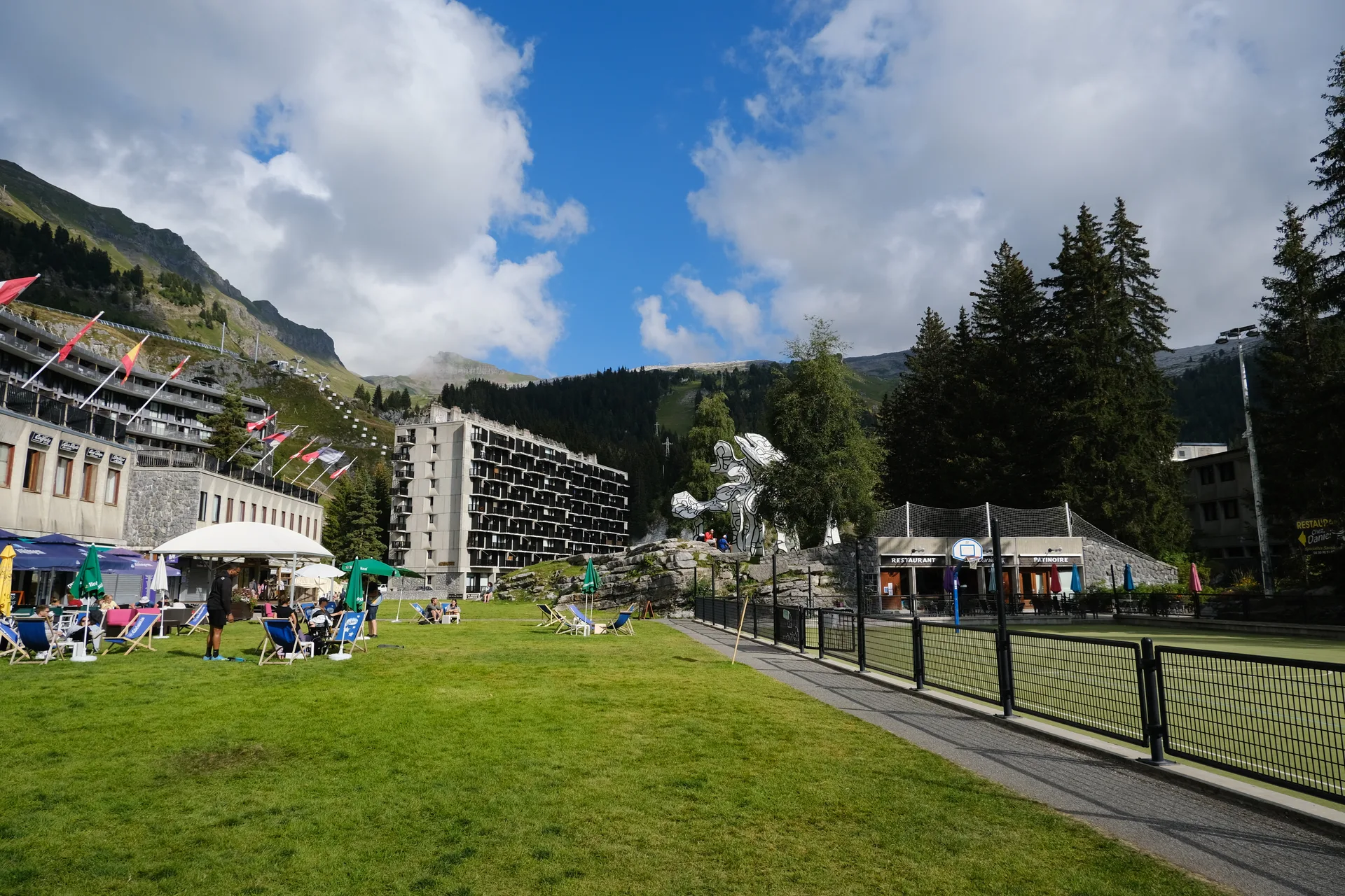 Lac de Flaine à Magland — À 1,8 km du lac