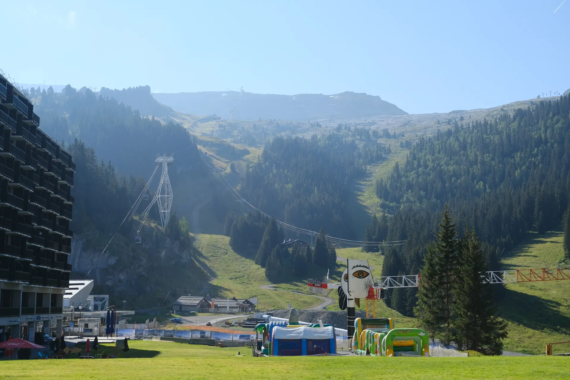 Lac de Flaine à Magland — À 1,8 km du lac