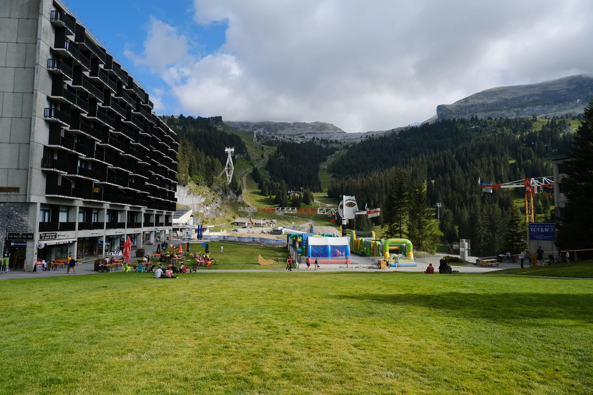 Lac de Flaine à Magland — À 1,8 km du lac