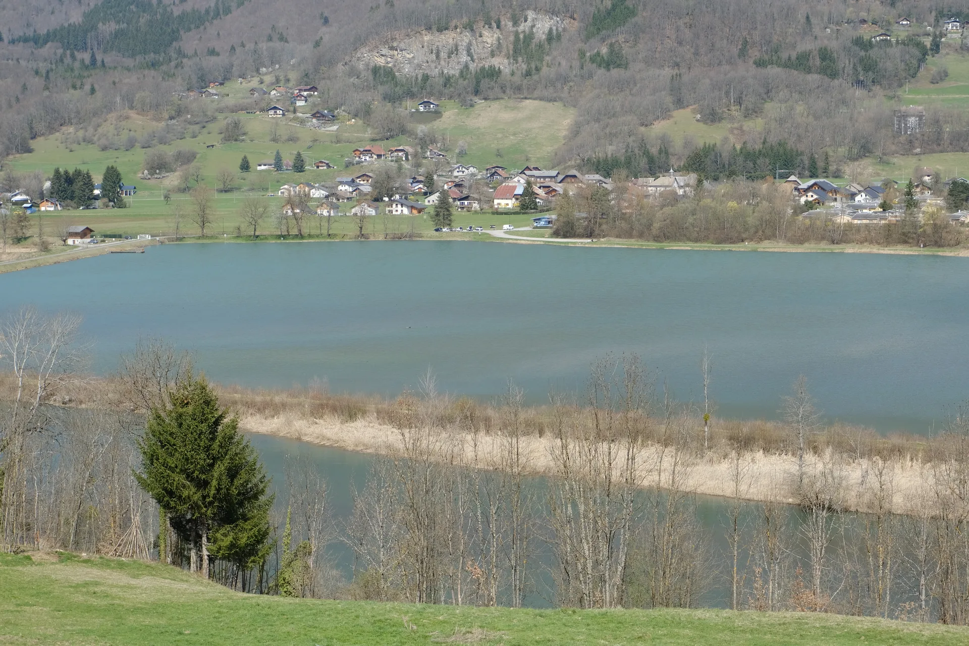 Lac de Flerier à Taninges — À 629 m du lac