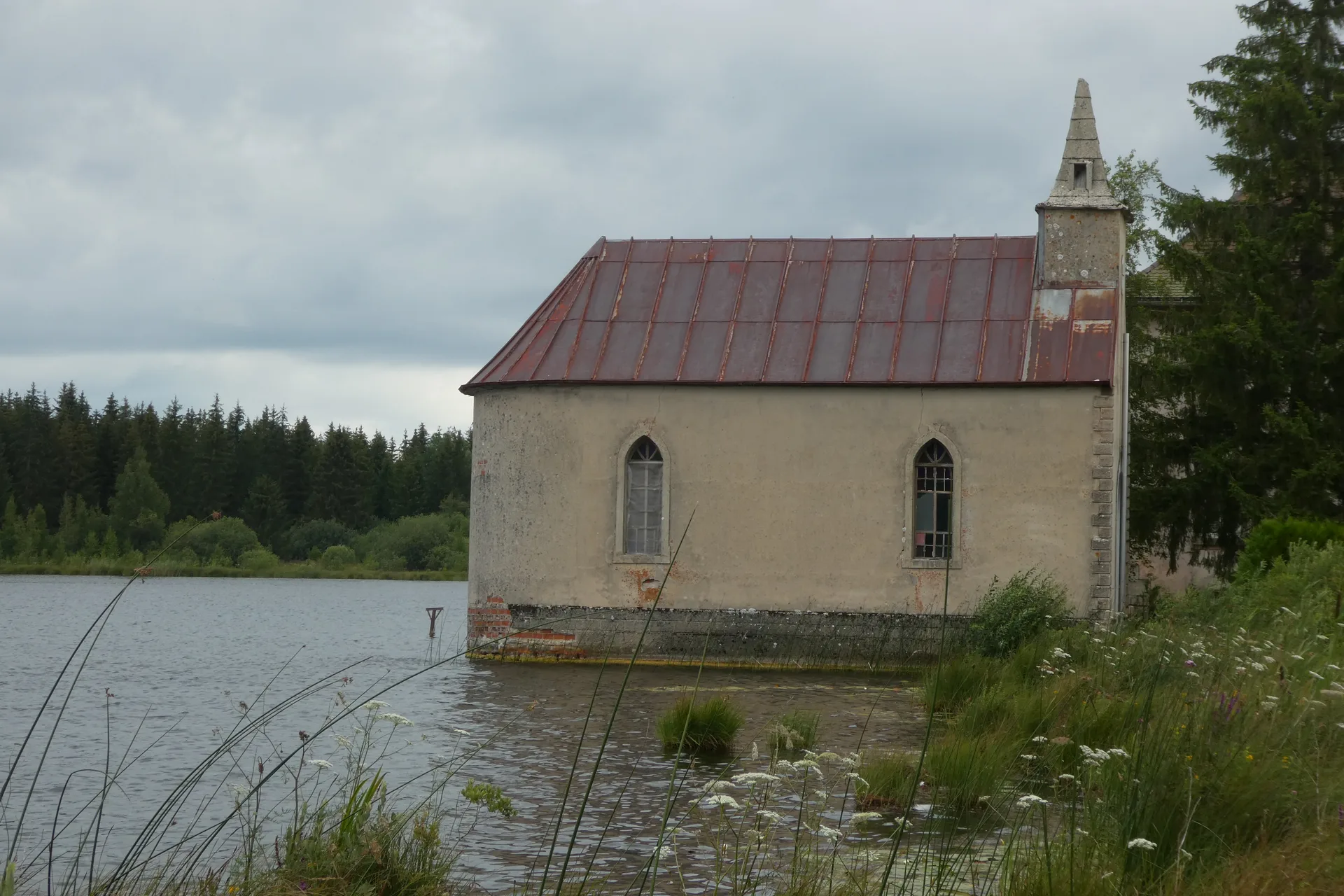 Lac de Frasne à Frasne — À 431 m du lac