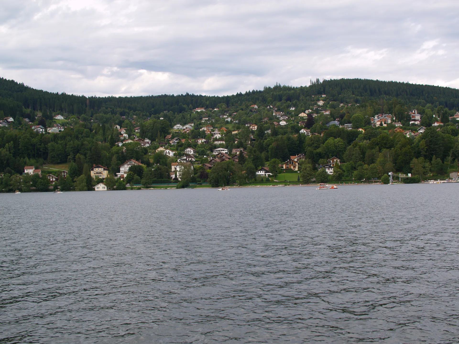 Lac de Gérardmer à Gérardmer — À 916 m du lac