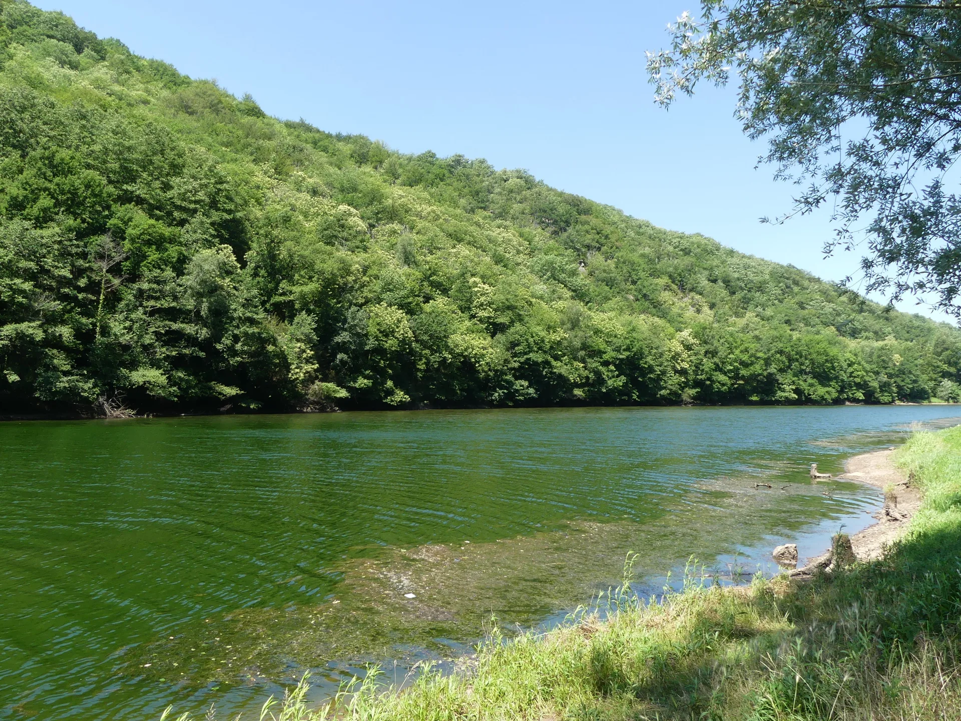 Lac de Golinhac à Estaing — À 1,4 km du lac