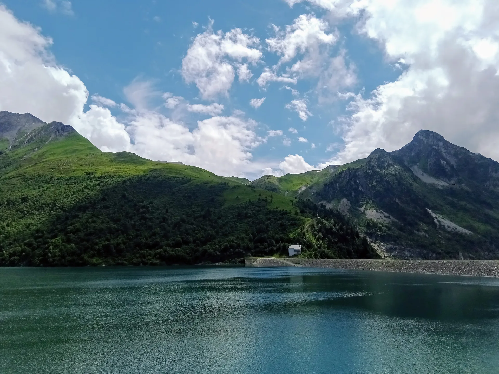 Lac de Grand Maison à Vaujany — À 212 m du lac