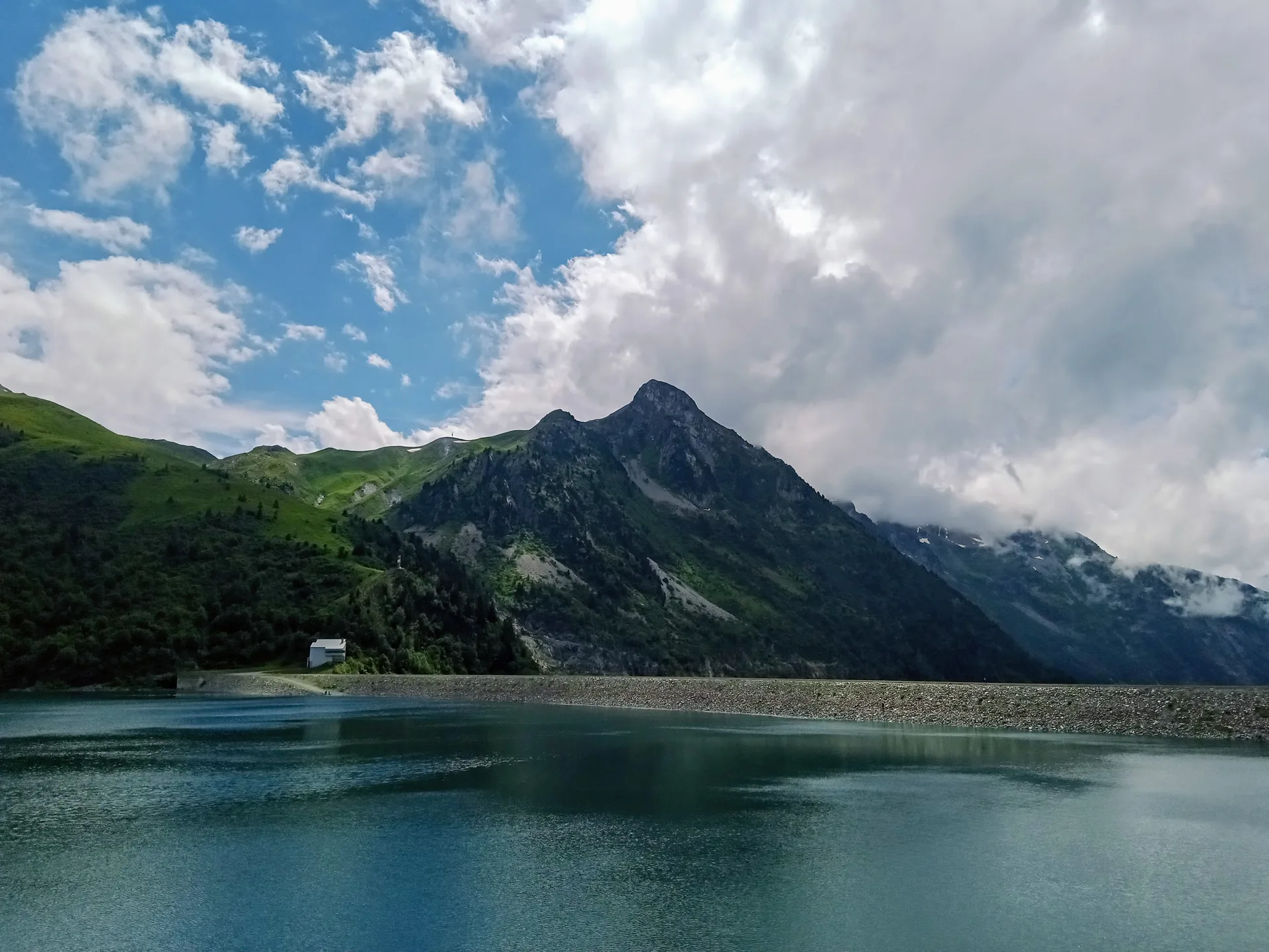 Lac de Grand Maison à Vaujany — À 214 m du lac