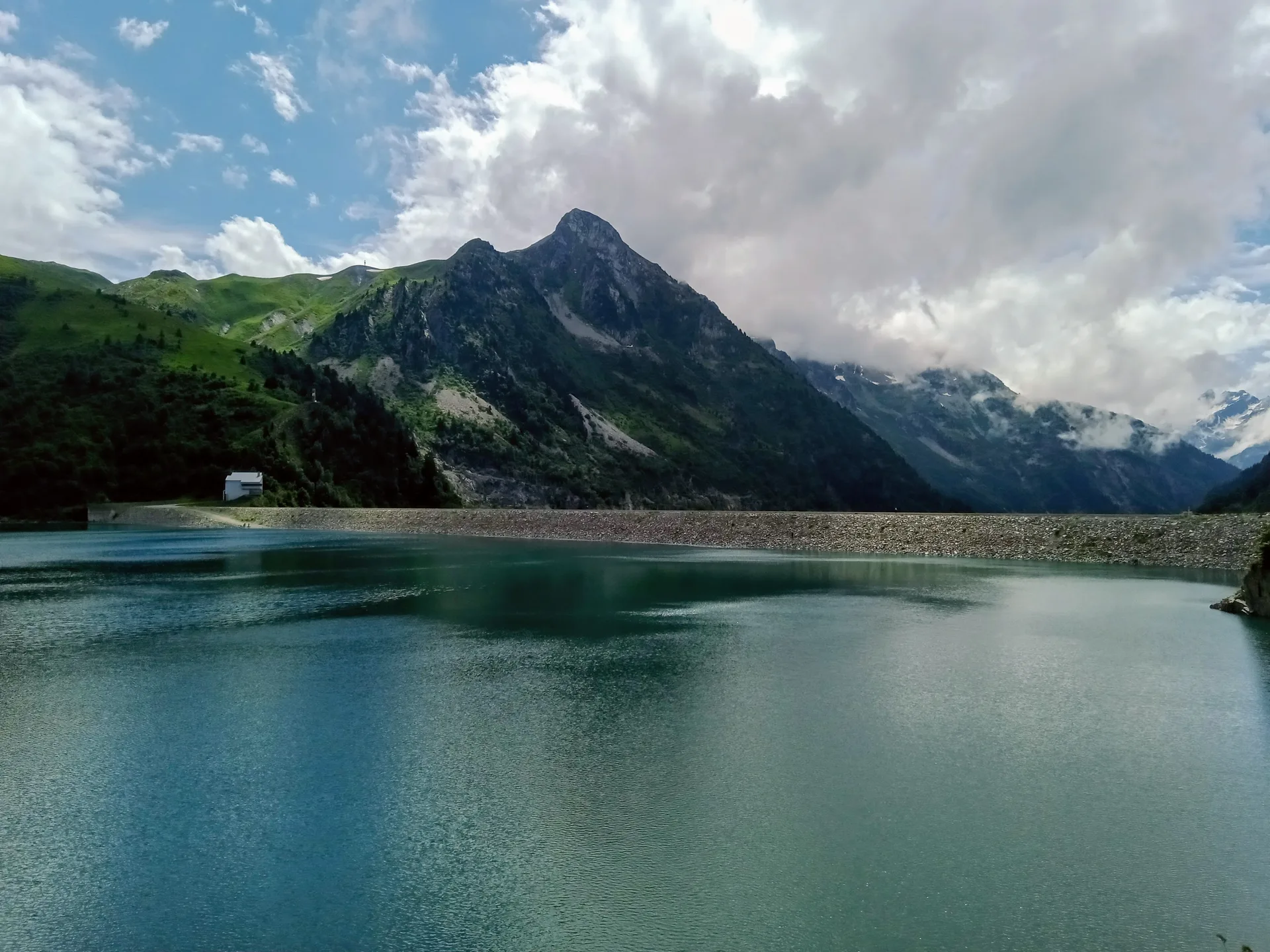Lac de Grand Maison à Vaujany — À 214 m du lac