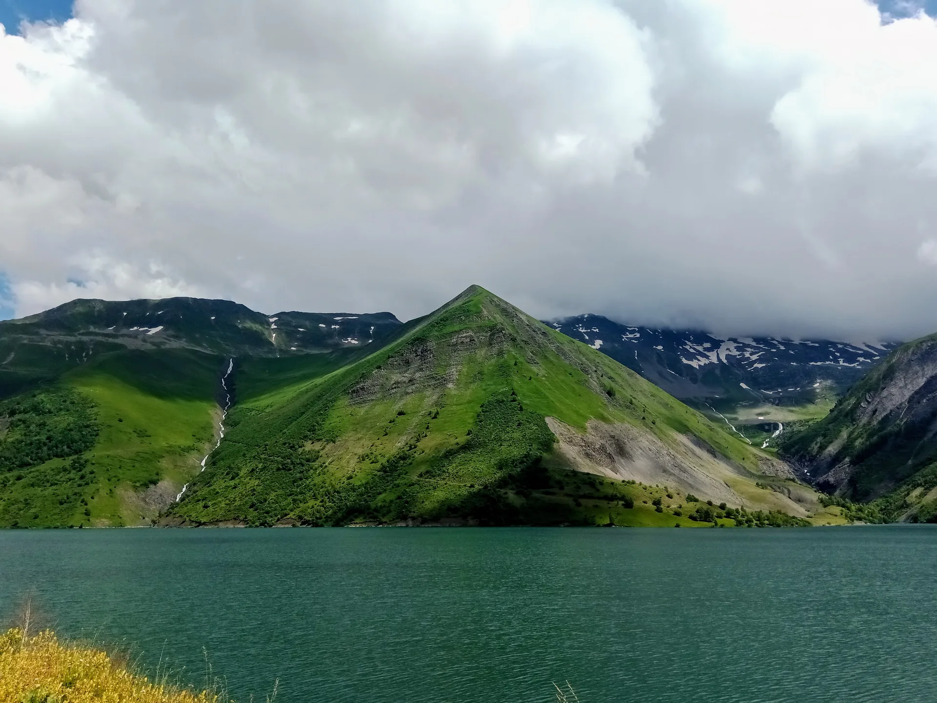 Lac de Grand Maison à Vaujany — À 264 m du lac