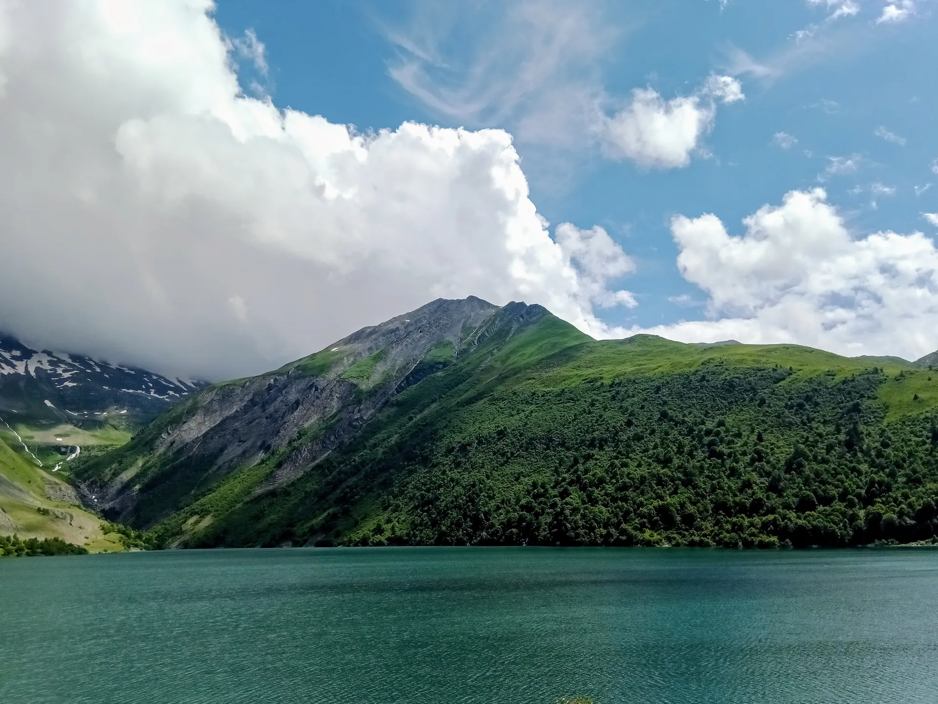 Lac de Grand Maison à Vaujany — À 264 m du lac