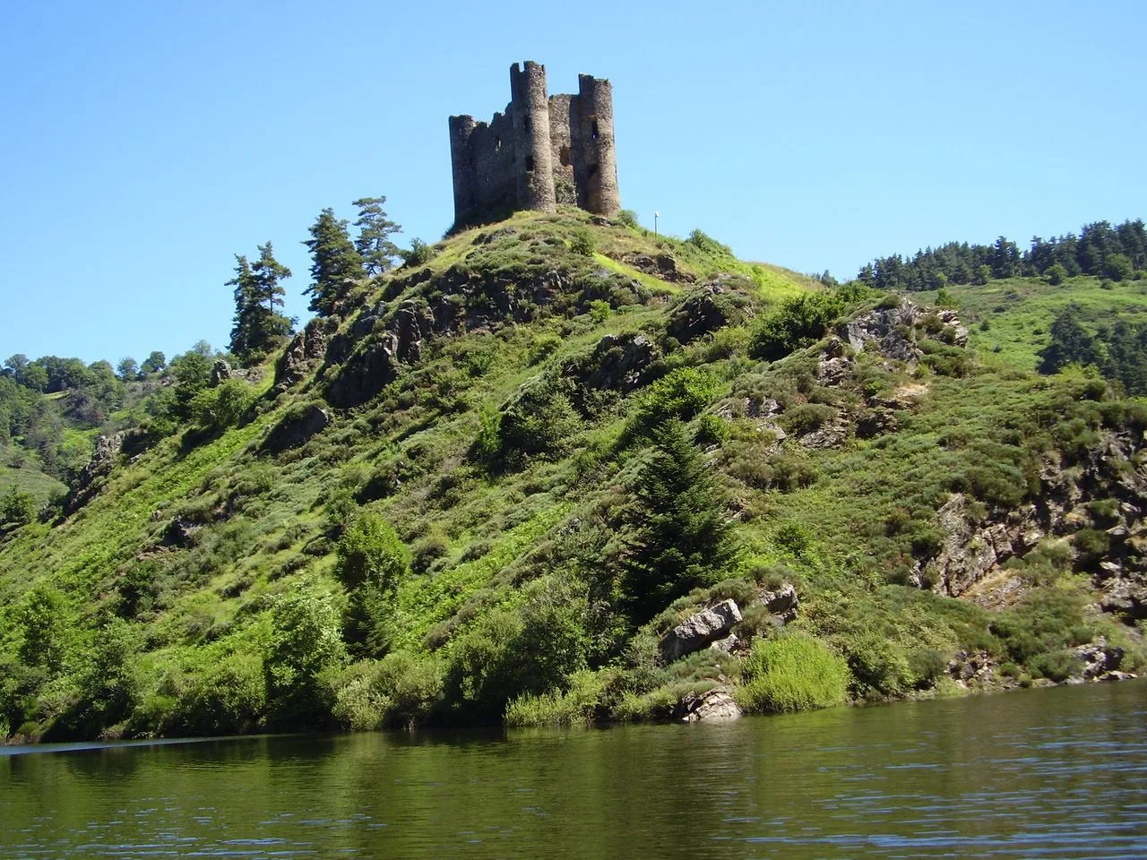 Lac de Grandval à Fridefont — À 4,0 km du lac