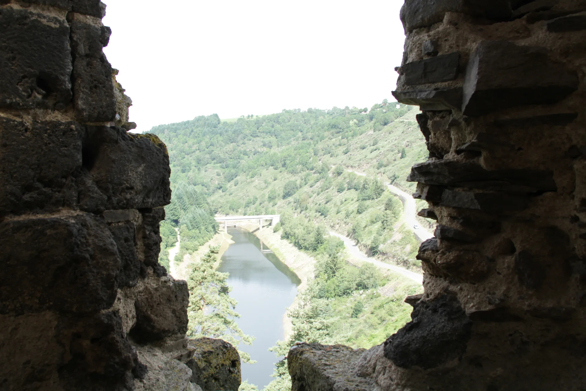 Lac de Grandval à Fridefont — À 4,0 km du lac