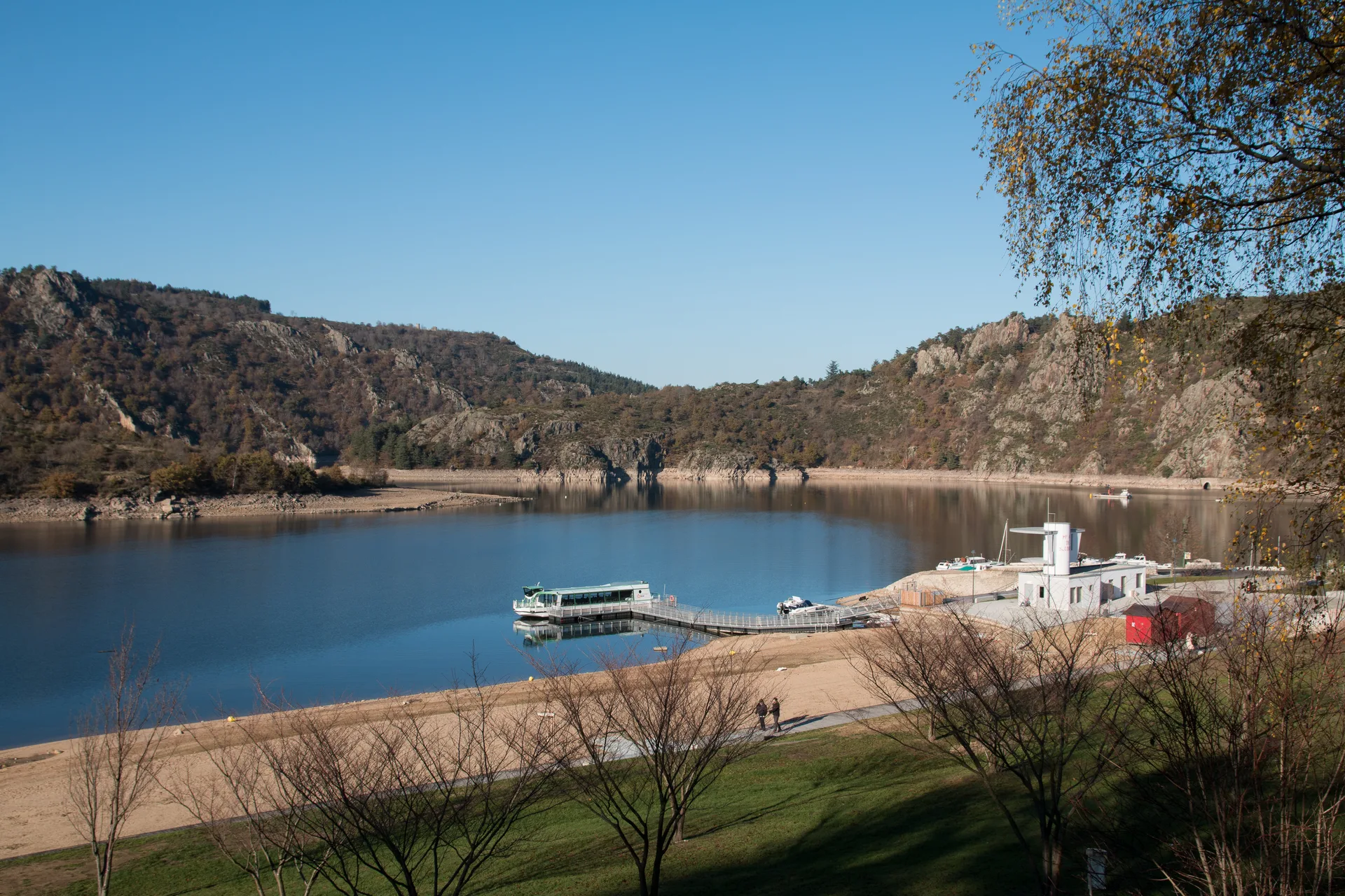 Lac de Grangent à Chambles — À 530 m du lac