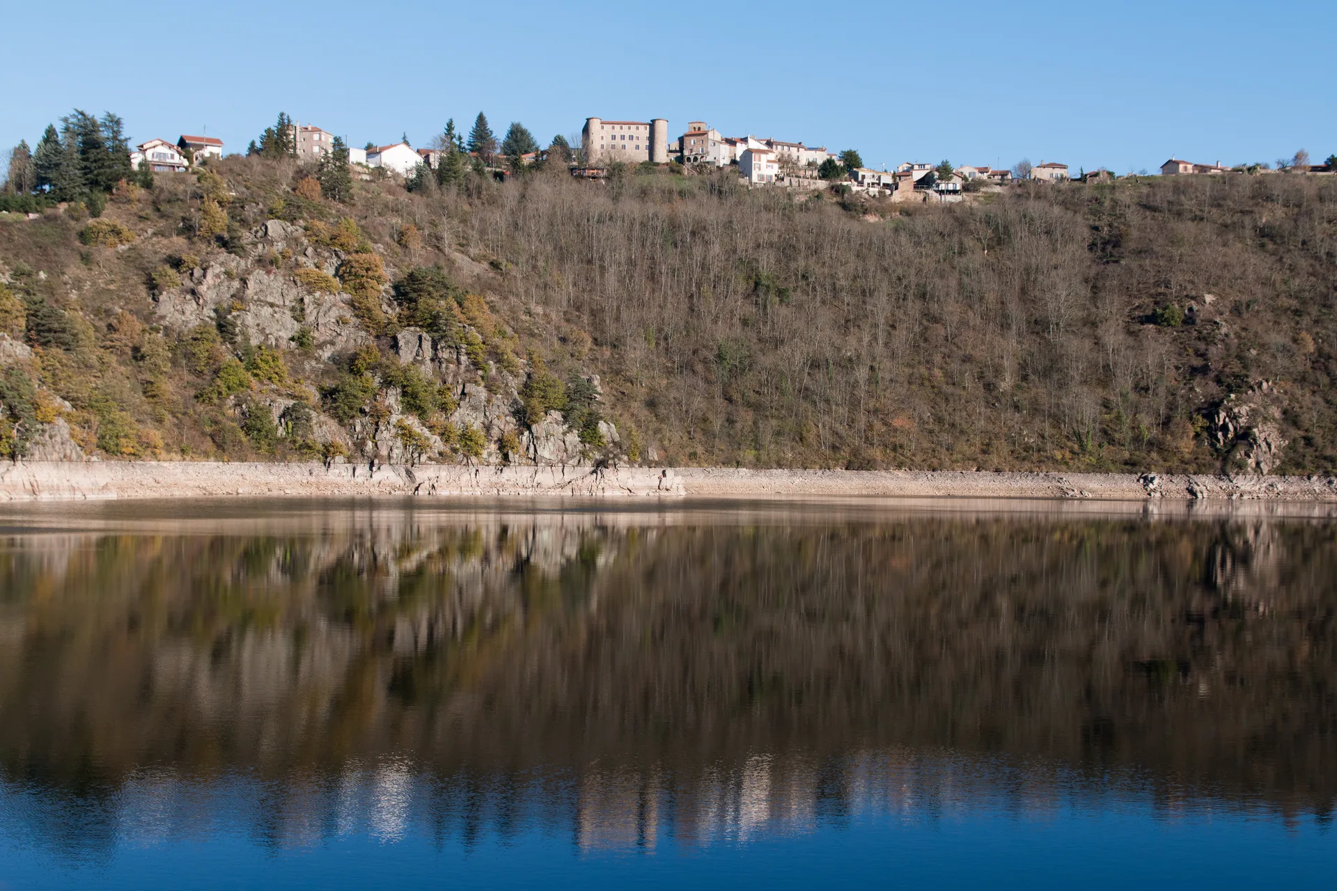 Lac de Grangent à Chambles — À 596 m du lac