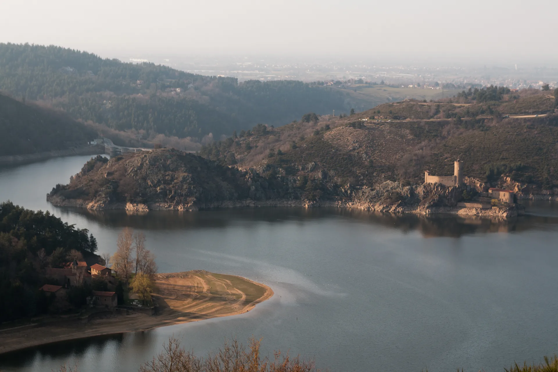 Lac de Grangent à Chambles — À 413 m du lac