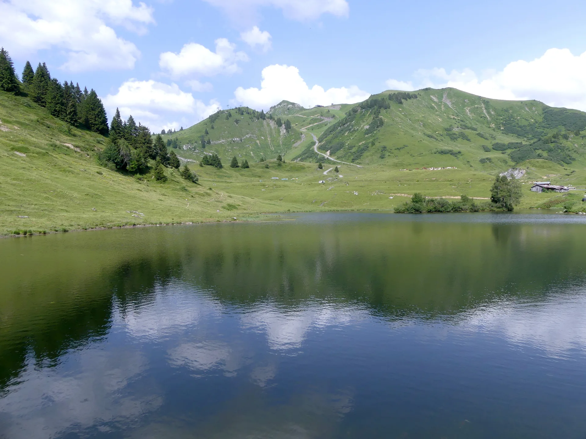 Lac de Joux Plane à Verchaix — Sur le lac