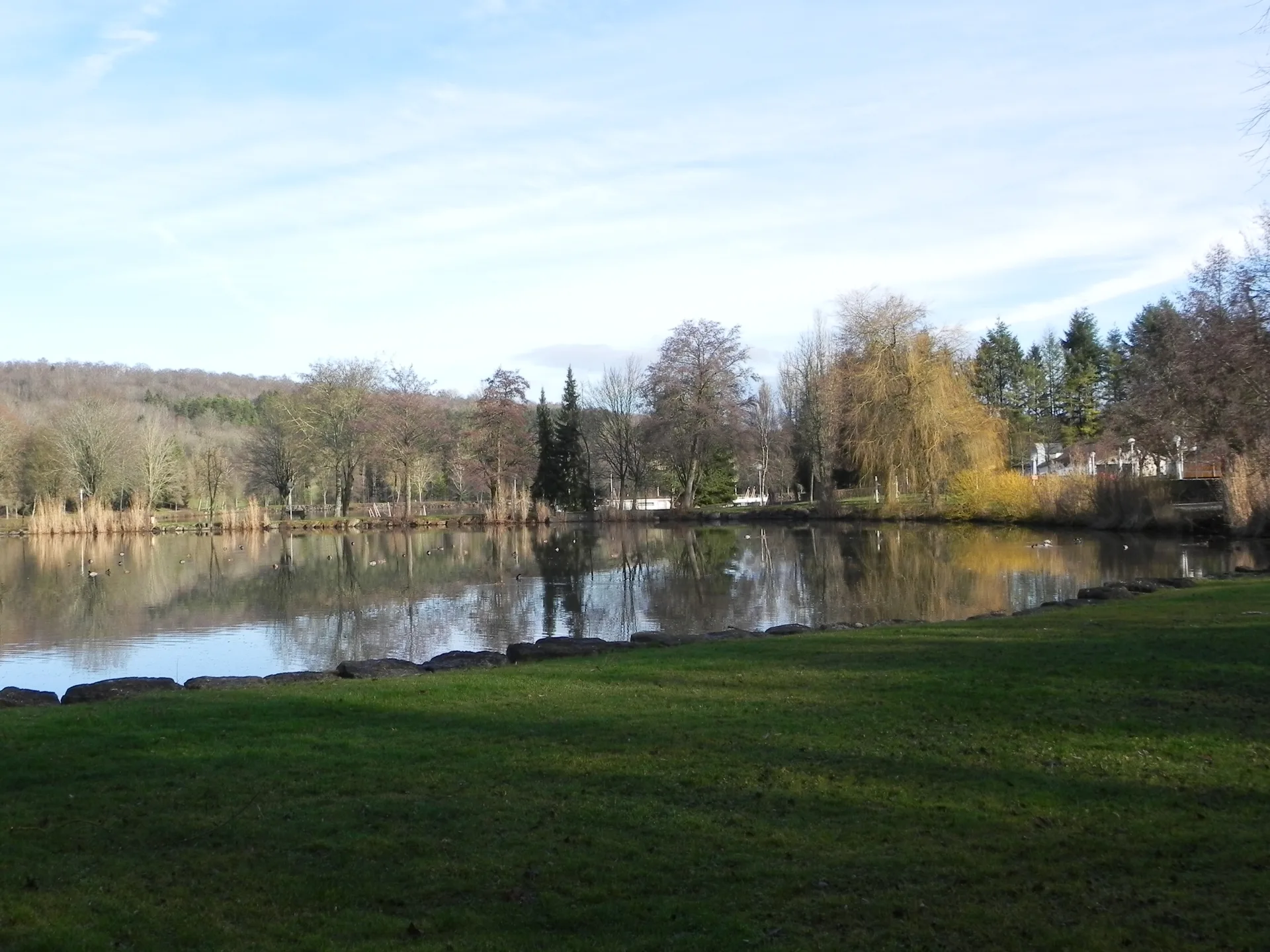 Lac de la Folie à Contrexéville — Sur le lac