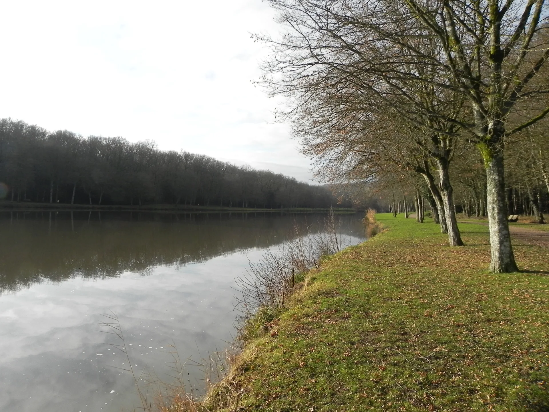 Lac de la Folie à Contrexéville — Sur le lac