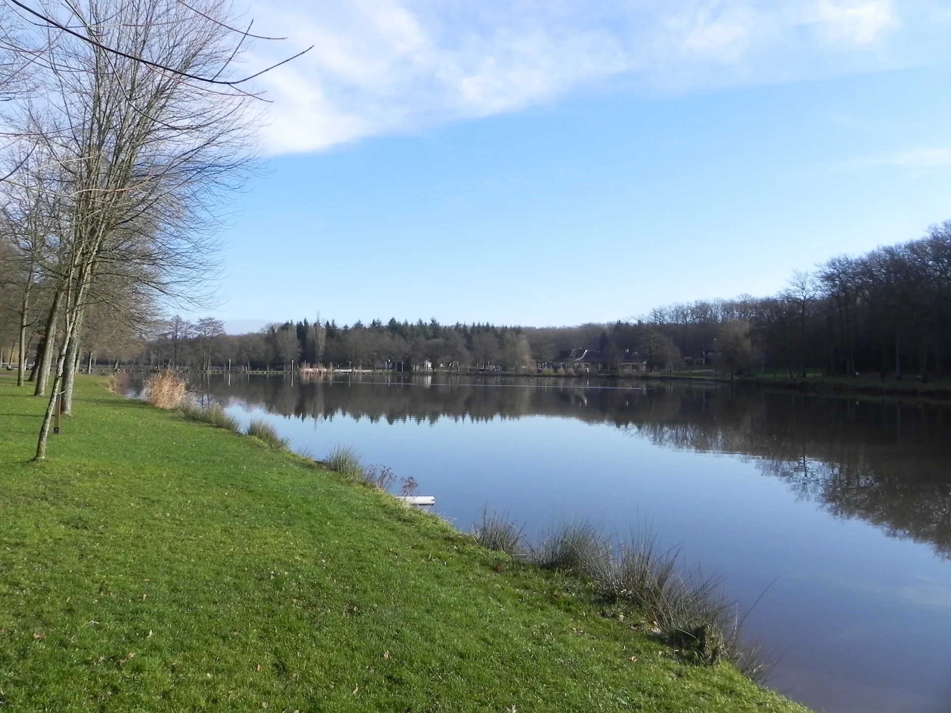 Lac de la Folie à Contrexéville — À 253 m du lac