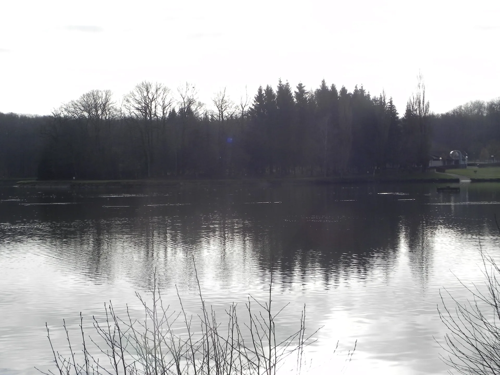 Lac de la Folie à Contrexéville — À 269 m du lac