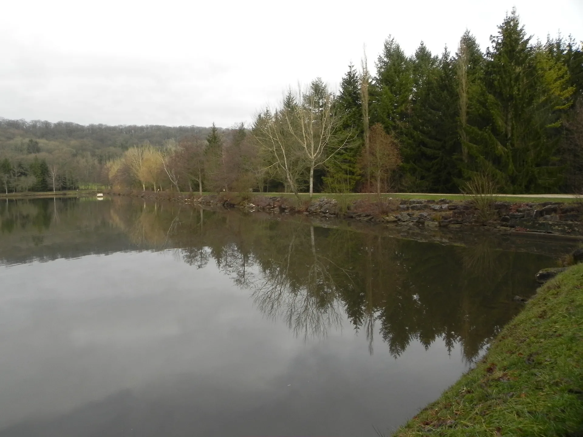 Lac de la Folie à Contrexéville — À 295 m du lac
