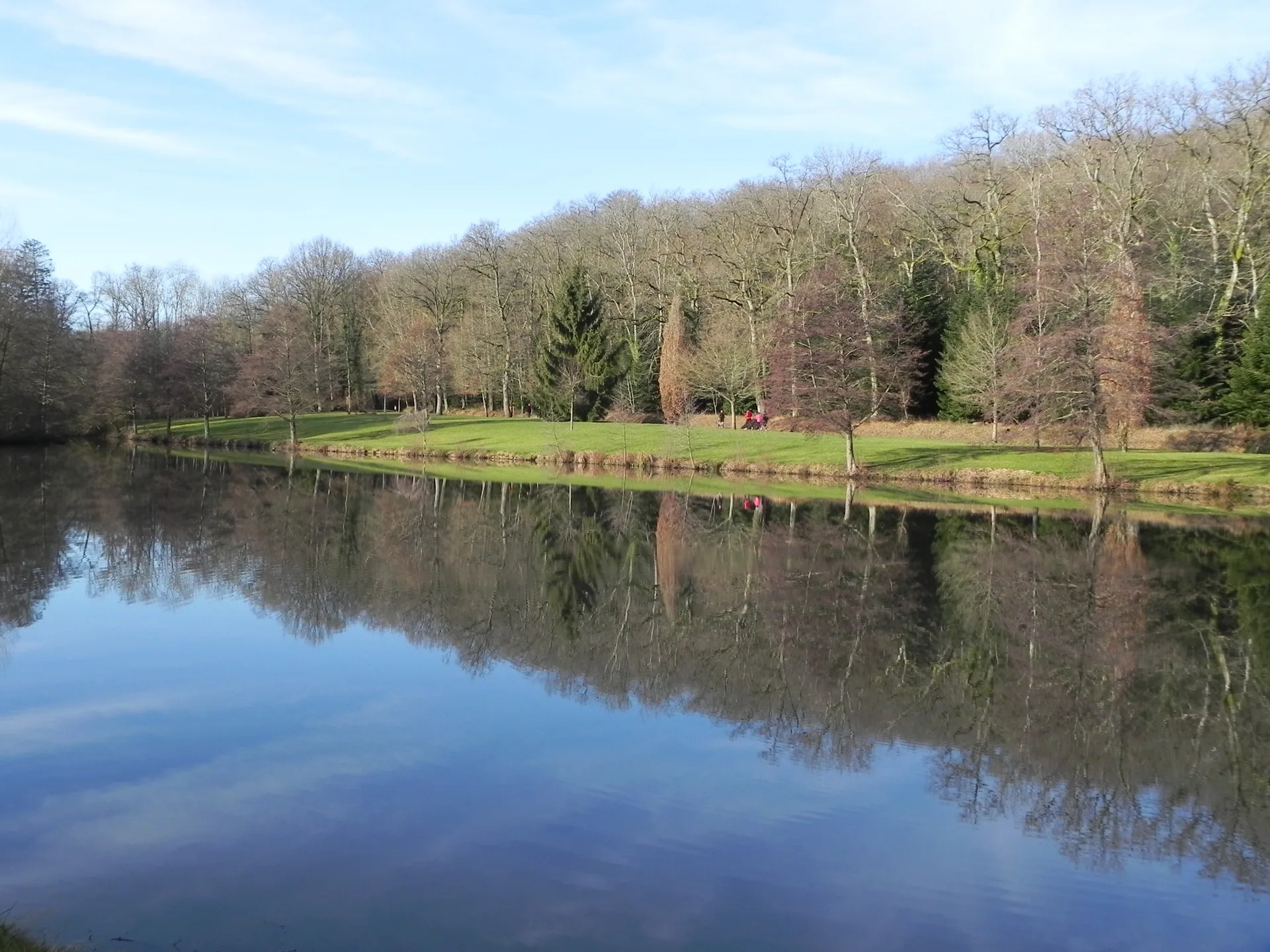 Lac de la Folie à Contrexéville — À 419 m du lac