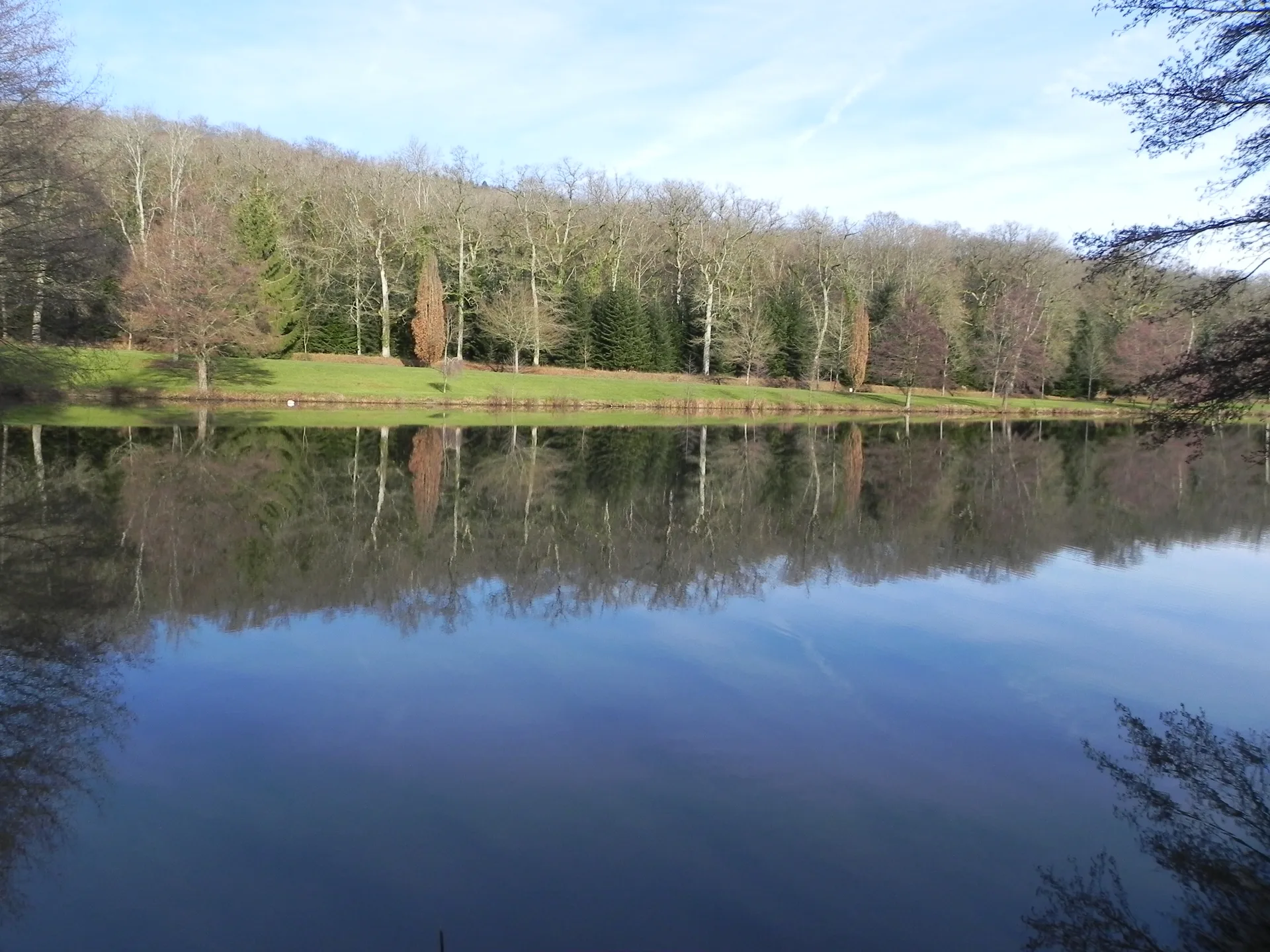 Lac de la Folie à Contrexéville — À 544 m du lac