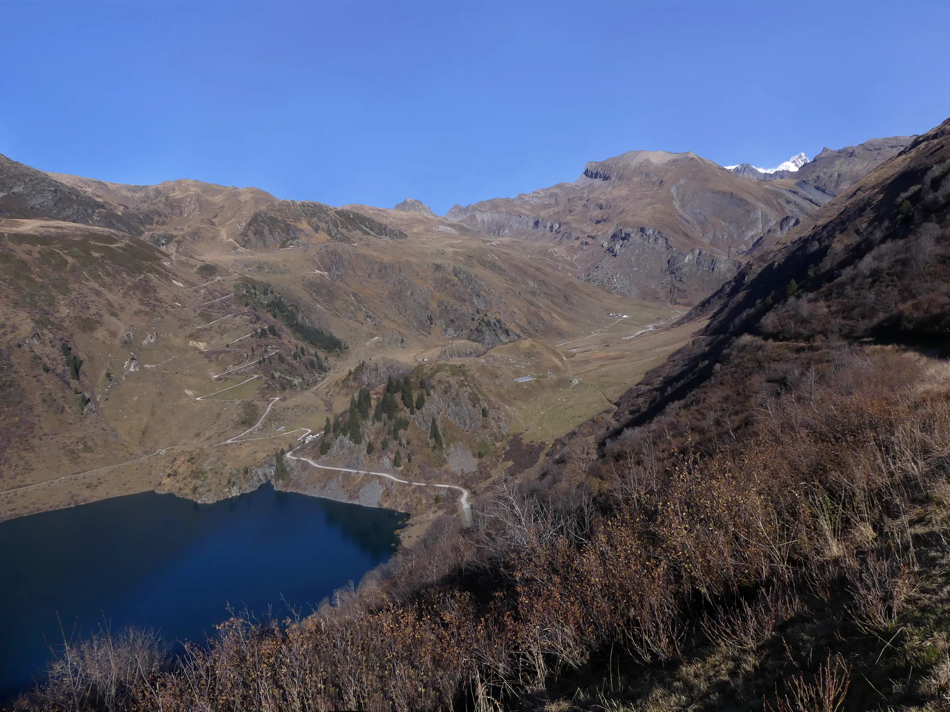 Lac de La Gittaz à Beaufort — À 735 m du lac