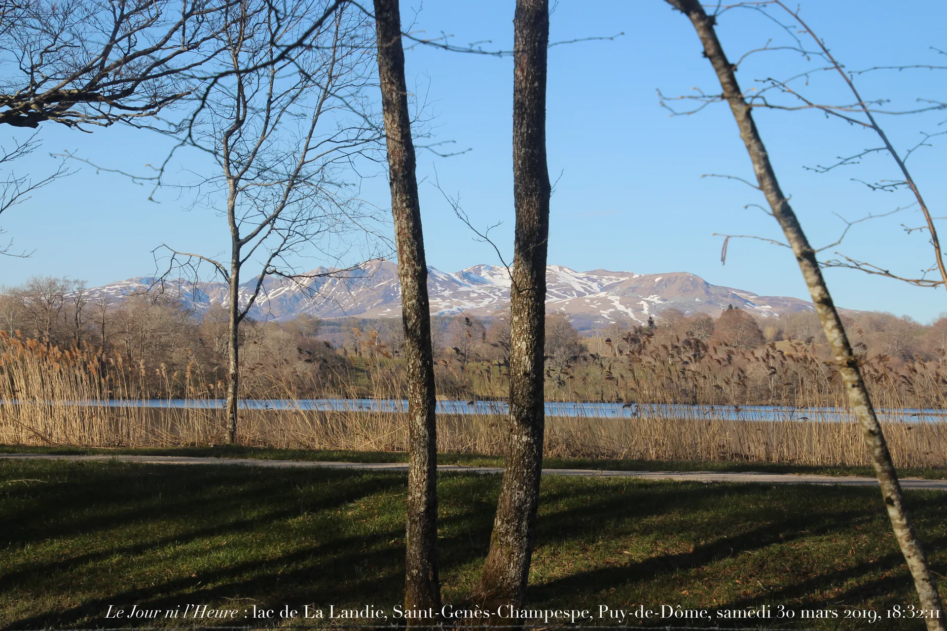 Lac de la Landie à Égliseneuve-d'Entraigues — Sur le lac
