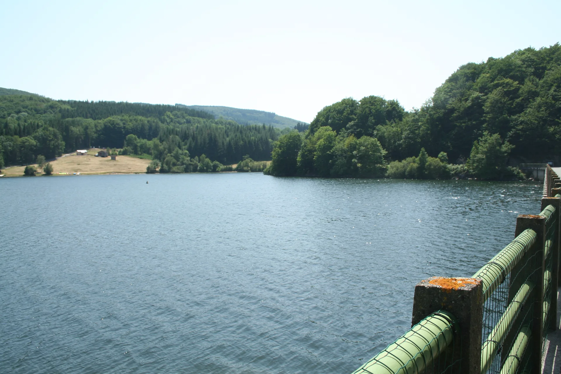 Lac de la Raviège à Lamontélarié — À 980 m du lac