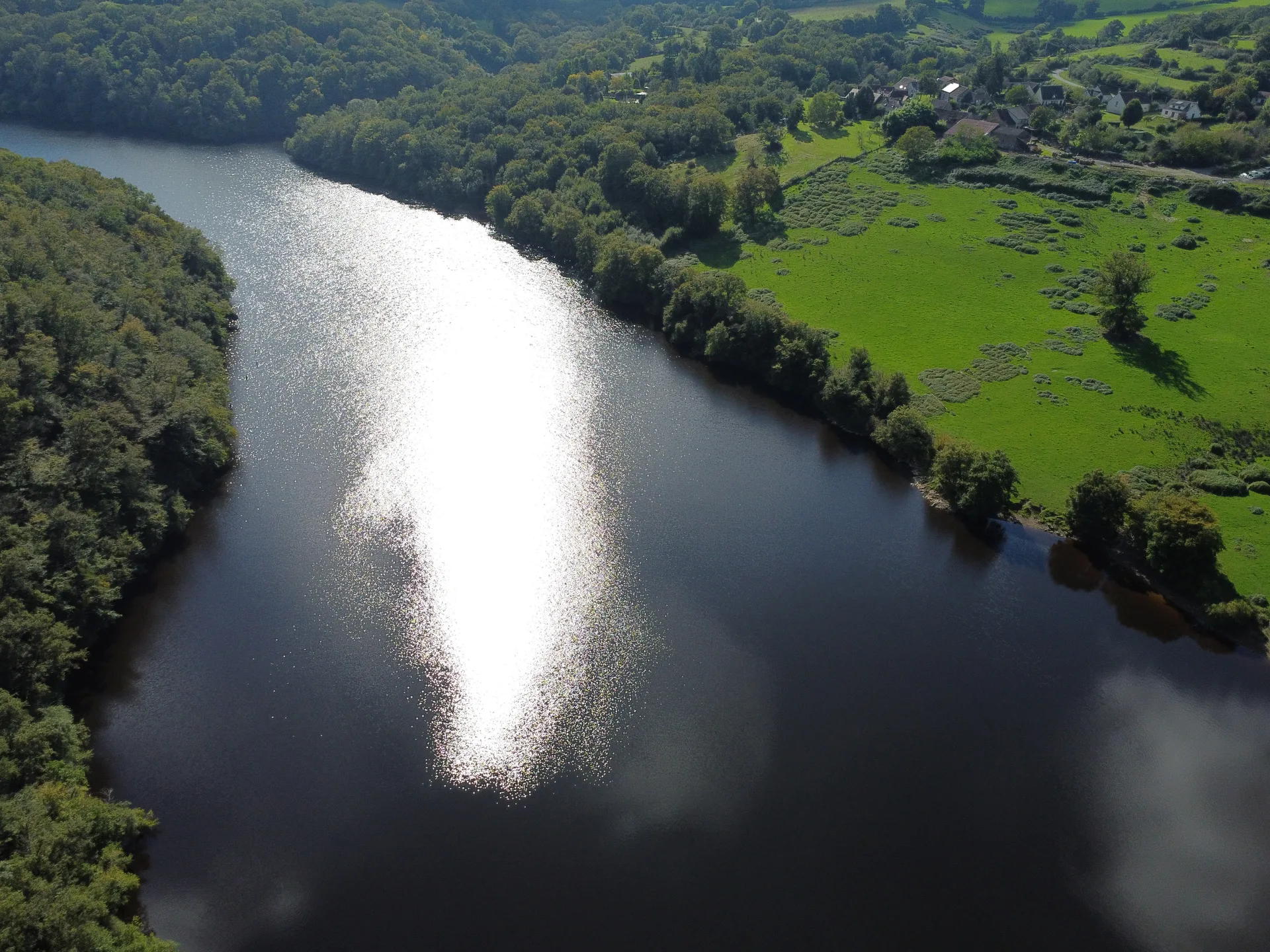Lac de la Roche aux Moines à Cuzion — À 1,4 km du lac