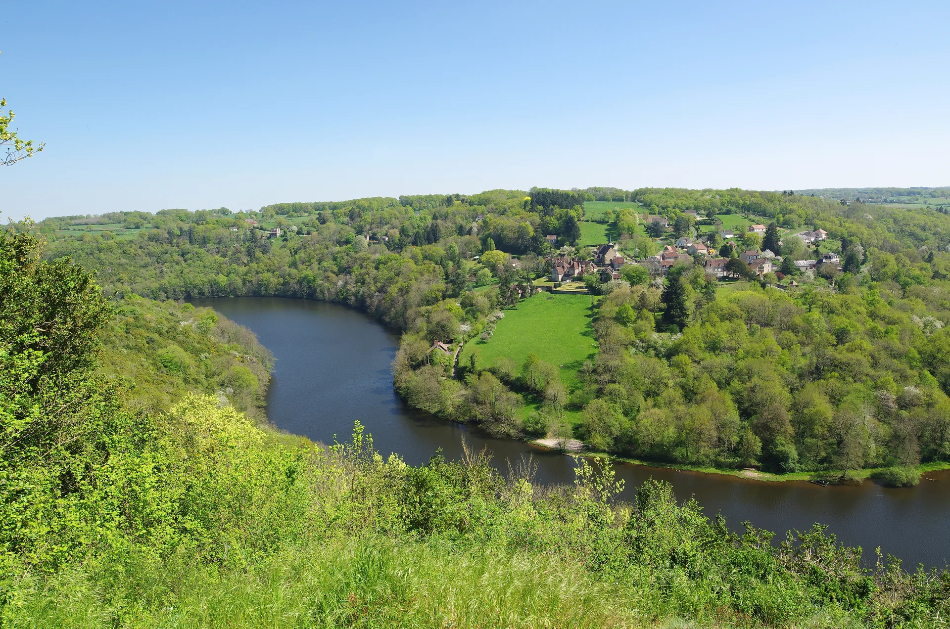 Lac de La Roche Bat L Aigue à Badecon-le-Pin — À 270 m du lac