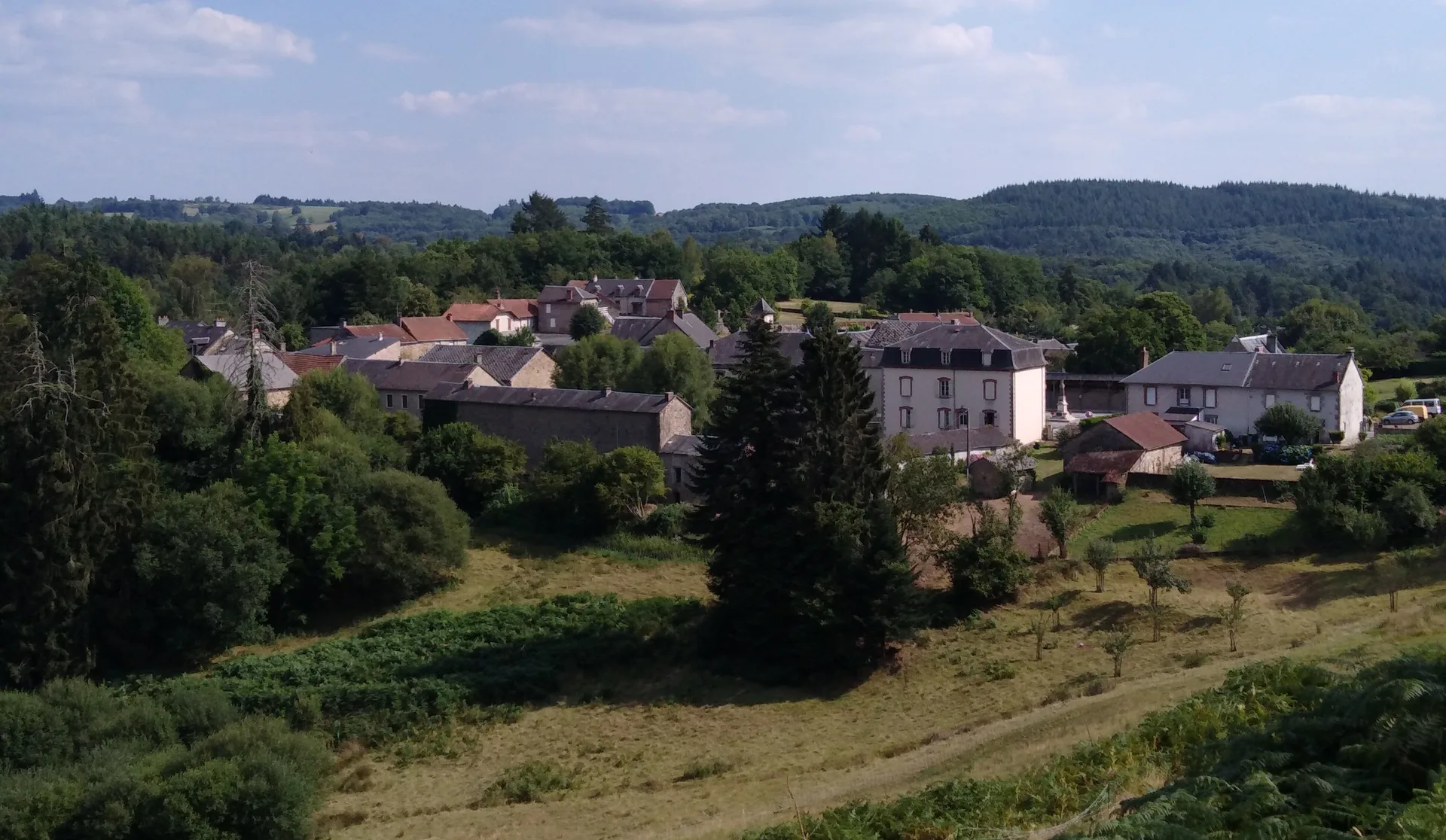 Lac de la Roche Thalamie à Saint-Dizier-Masbaraud — À 3,6 km du lac