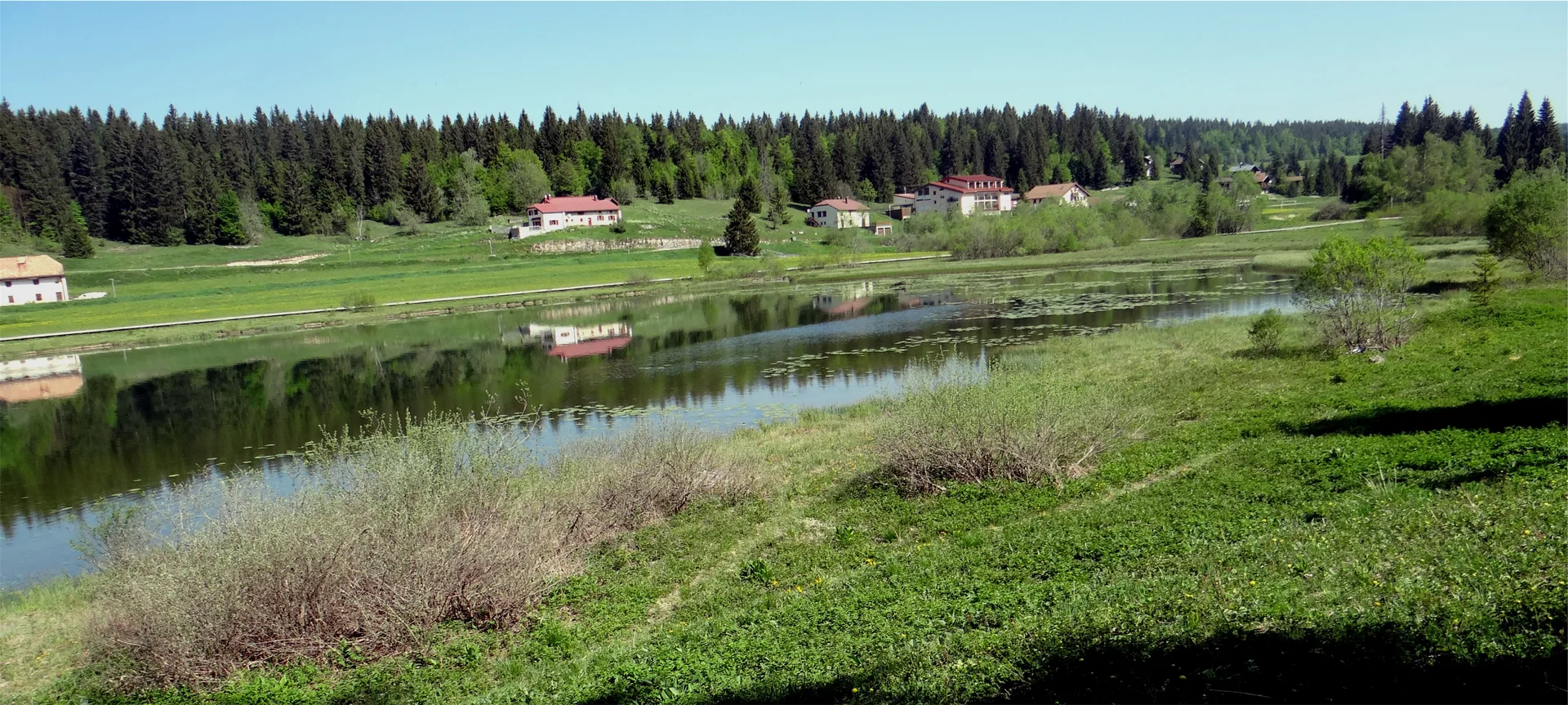 Lac de Lamoura à Lamoura — À 242 m du lac