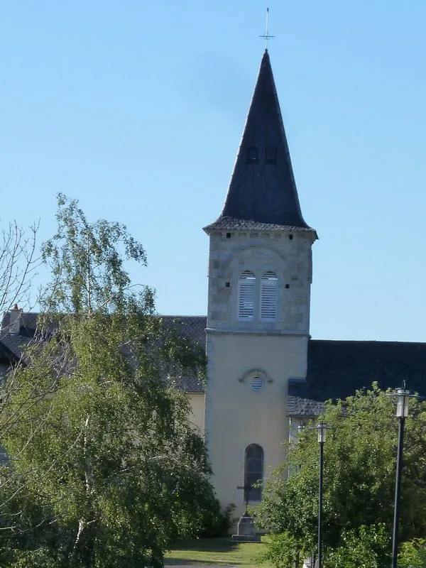 Lac de Lanau à Neuvéglise-sur-Truyère — À 3,6 km du lac