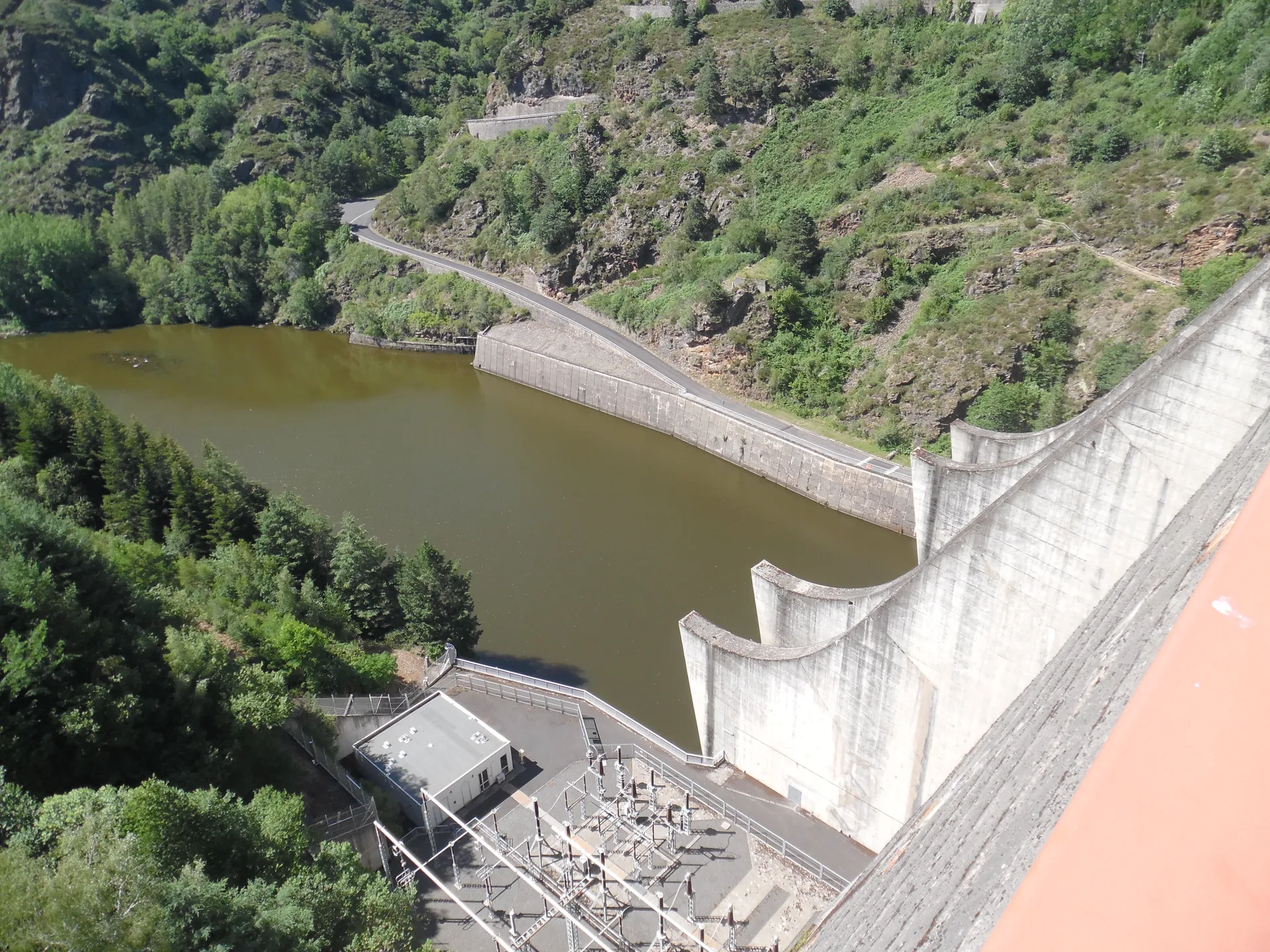 Lac de Lanau à Neuvéglise-sur-Truyère — À 4,4 km du lac