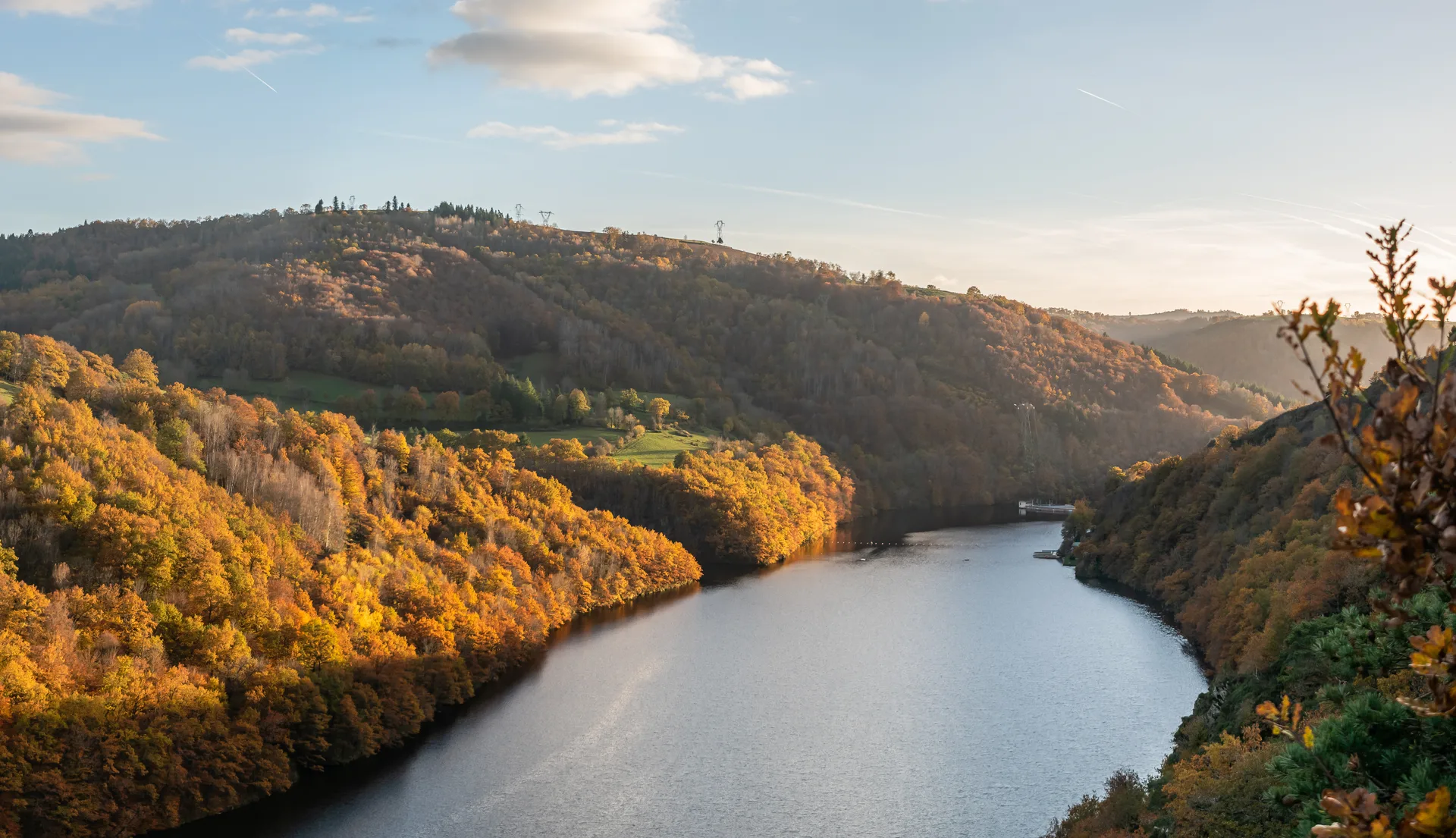 Lac de Lanau à Neuvéglise-sur-Truyère — À 1,3 km du lac