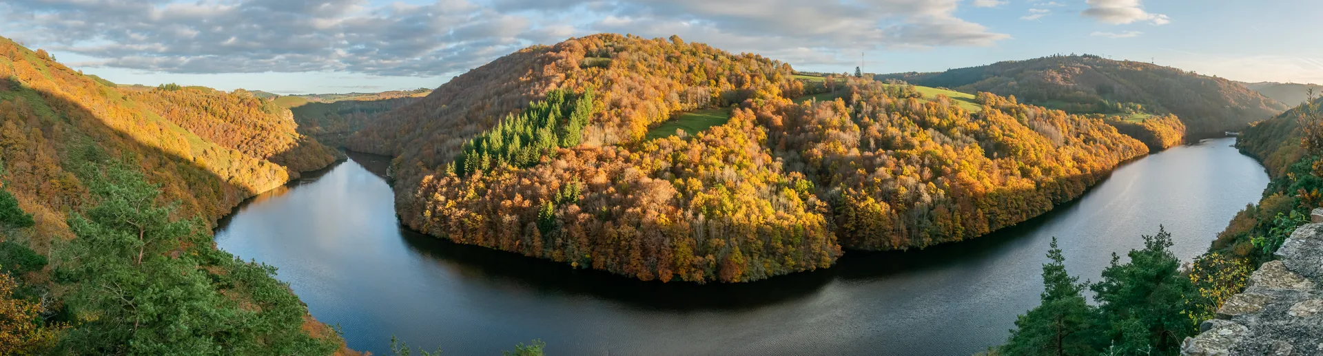 Lac de Lanau à Neuvéglise-sur-Truyère — À 1,3 km du lac