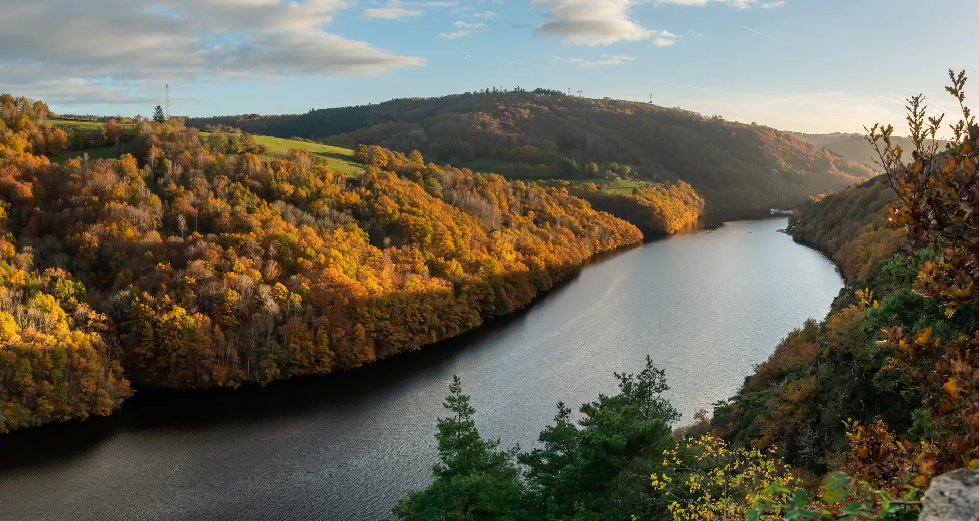 Lac de Lanau à Neuvéglise-sur-Truyère — À 1,3 km du lac